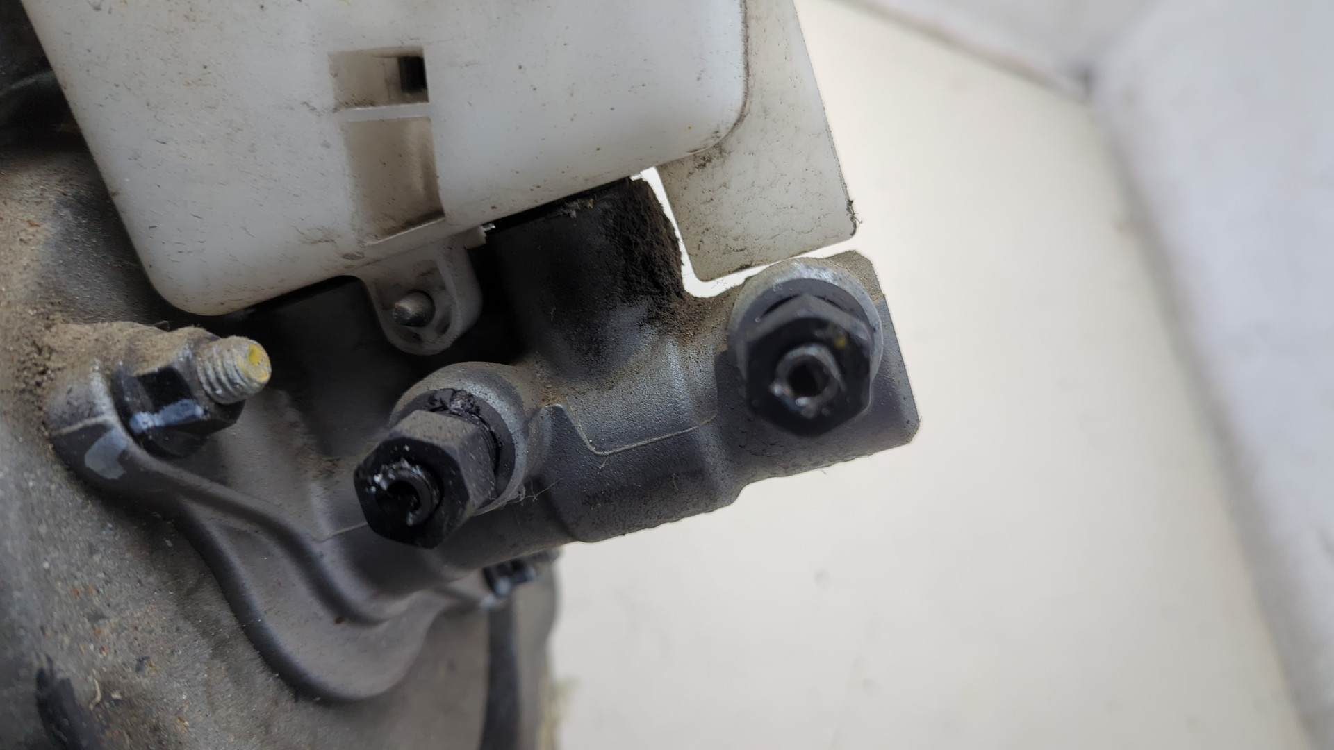 Цилиндр тормозной главный