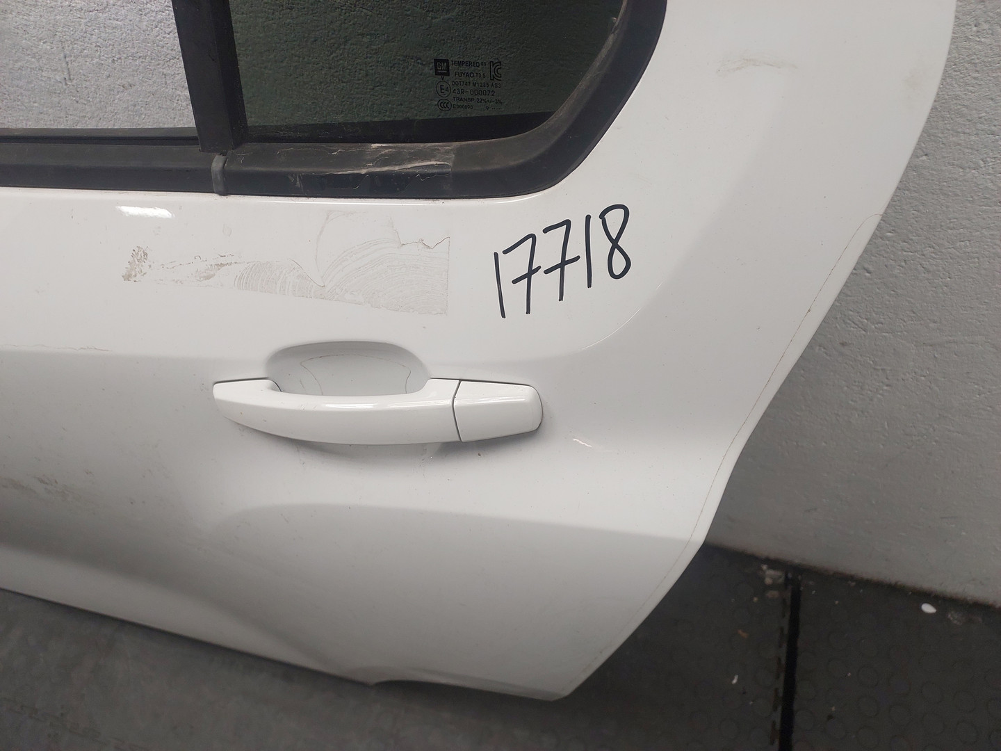 Дверь задняя левая