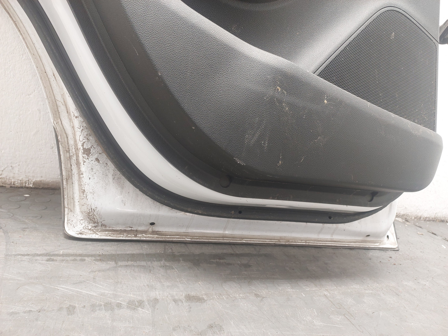 Дверь задняя левая