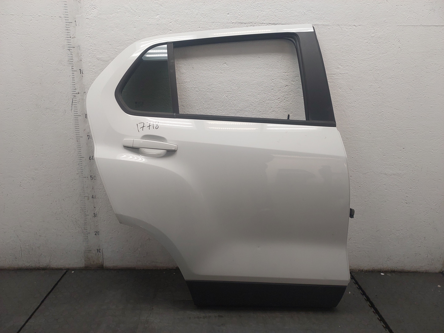 Дверь задняя правая