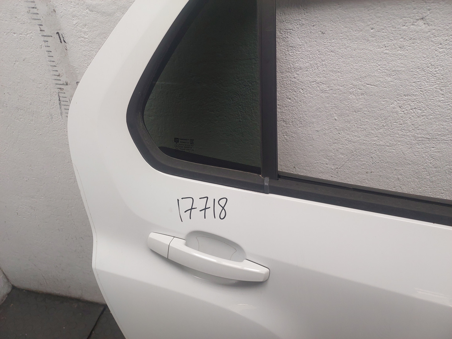 Дверь задняя правая