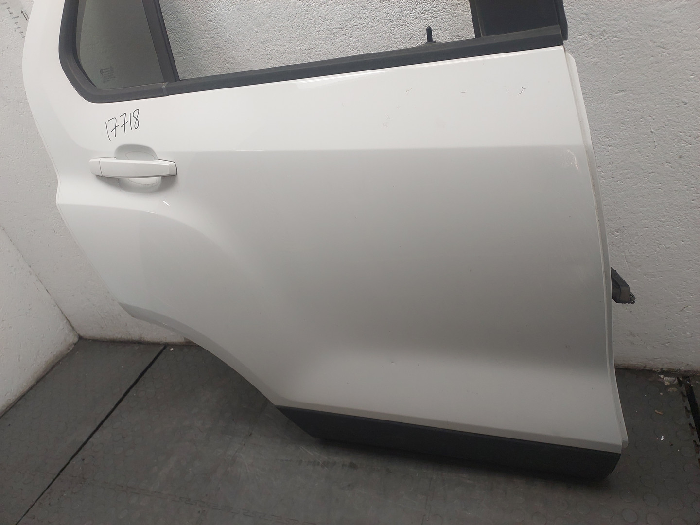 Дверь задняя правая