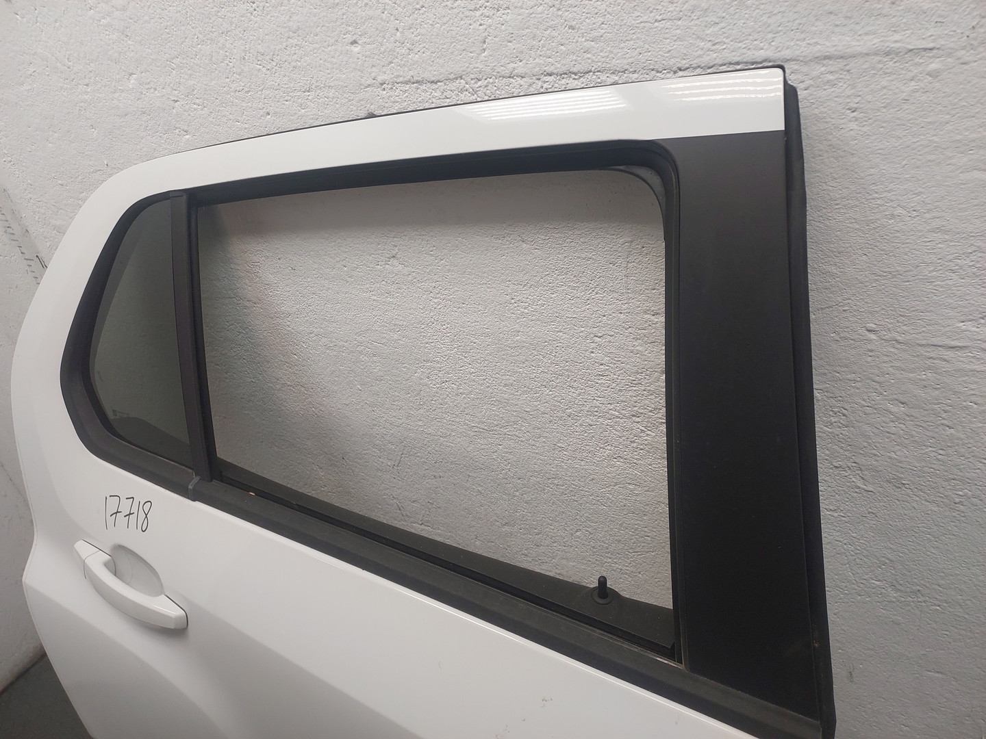 Дверь задняя правая