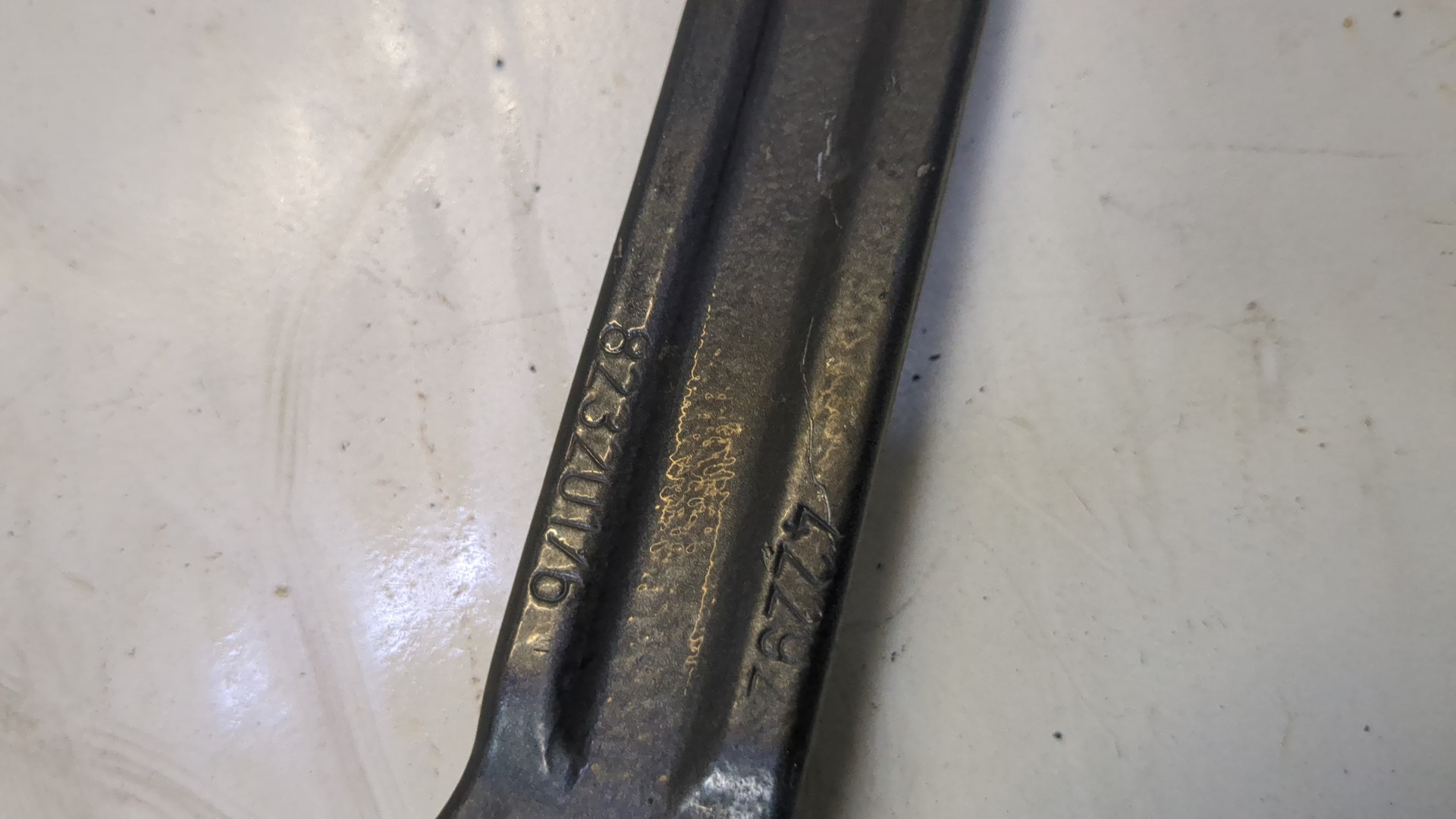 Петля капота левая