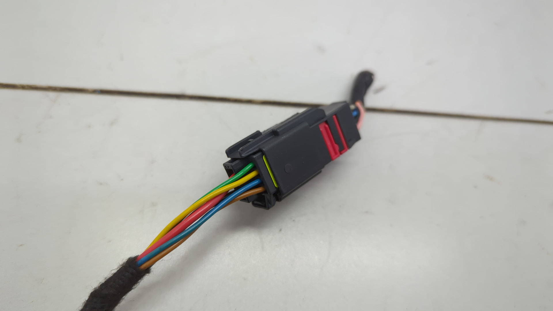 Амортизатор крышки багажника