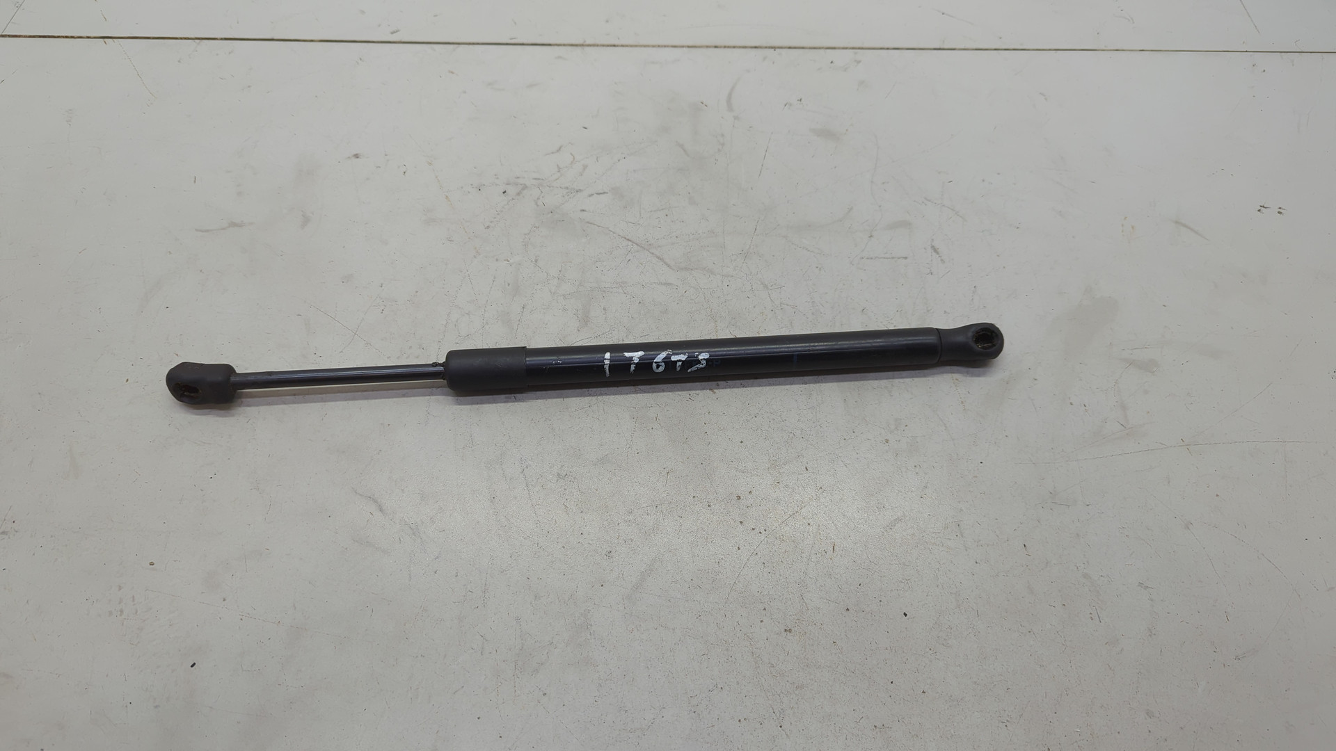 Амортизатор капота