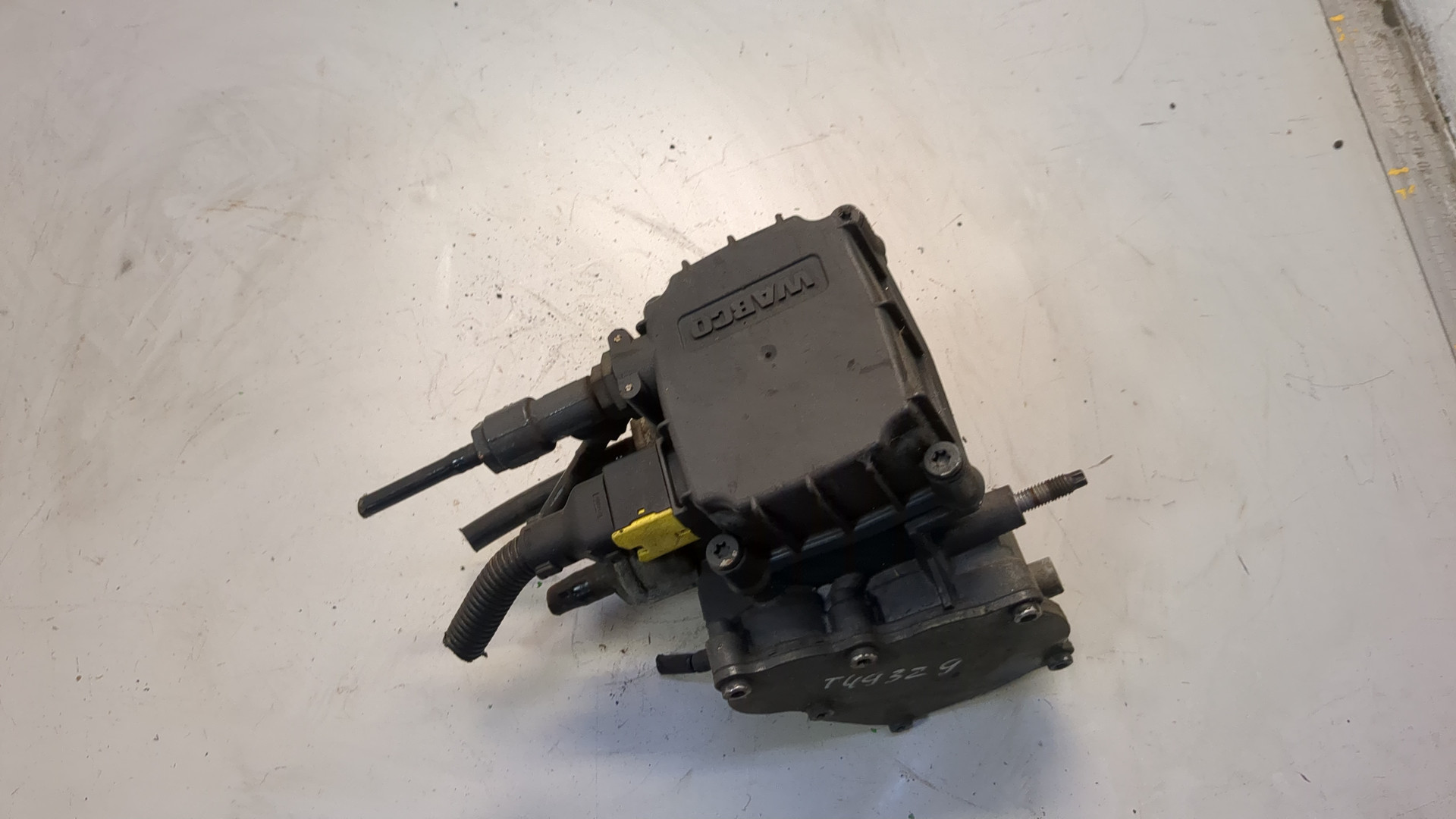 Кран управления тормозами прицепа