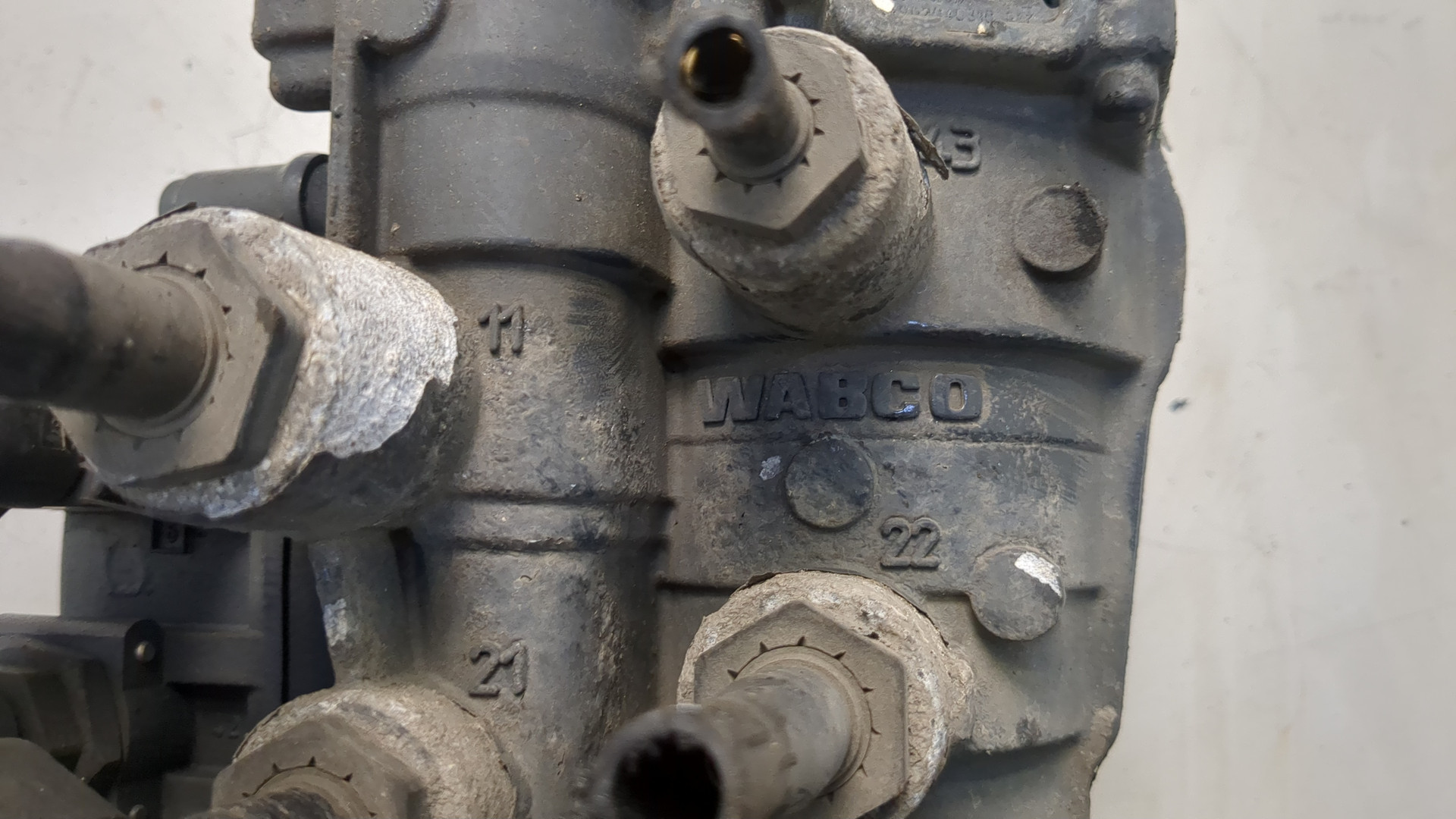 Кран управления тормозами прицепа