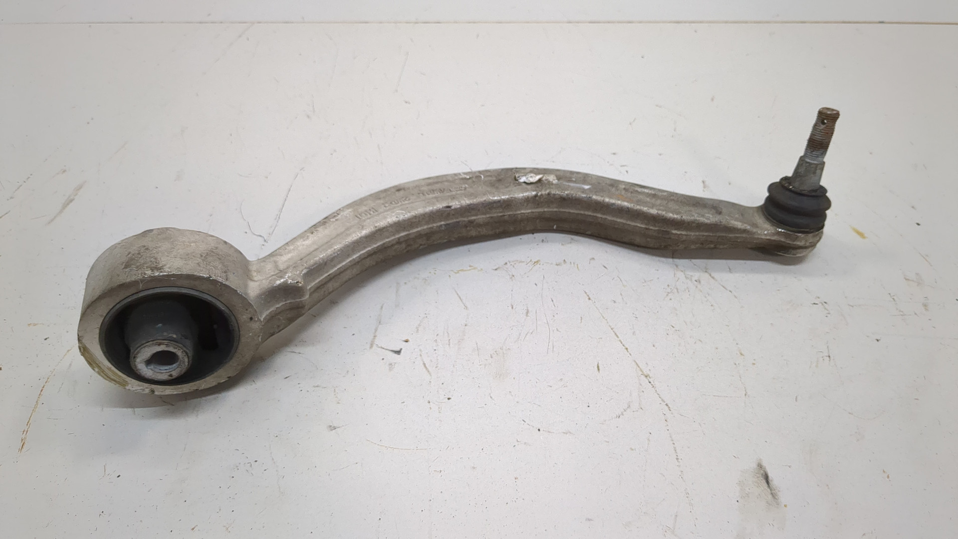 Рычаг передний левый