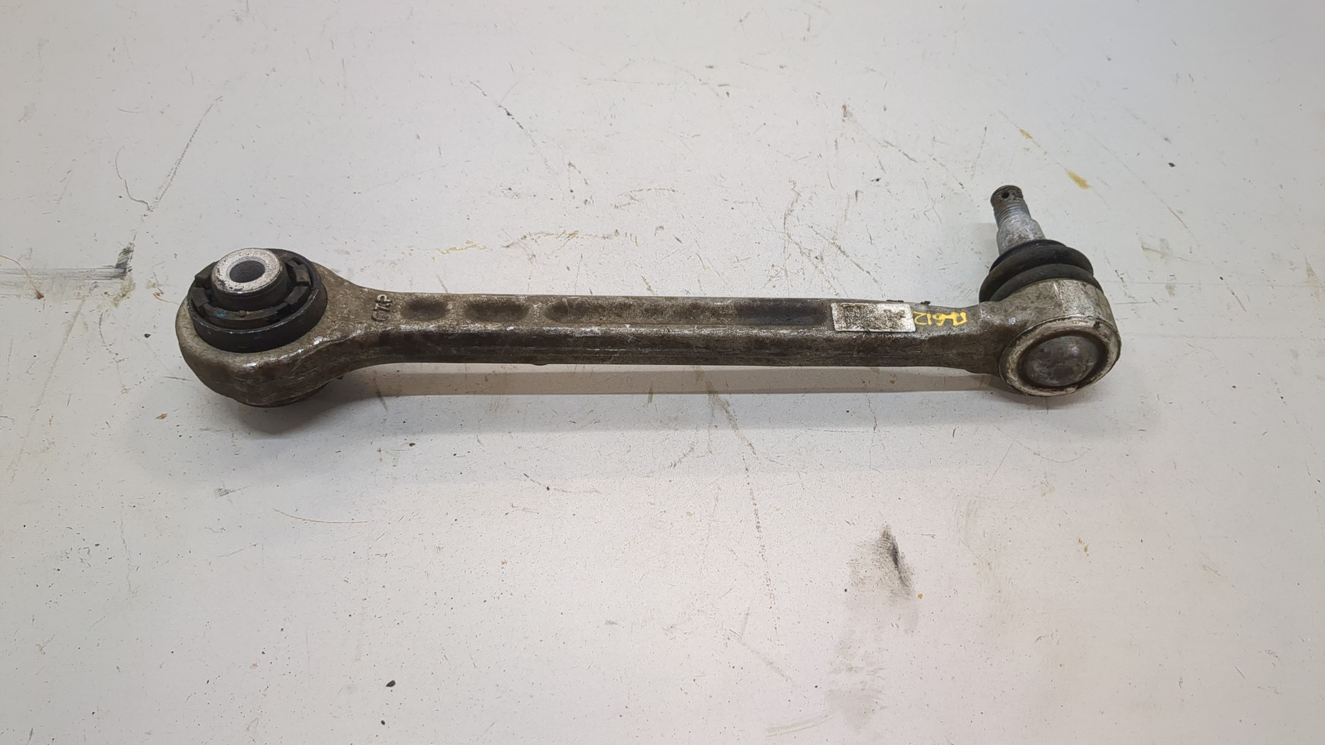 Рычаг передний левый