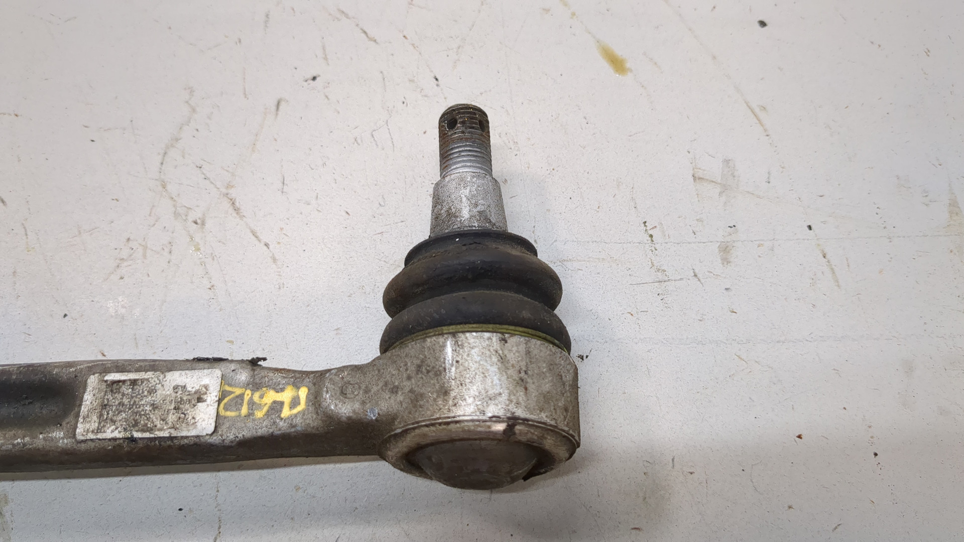 Рычаг передний левый