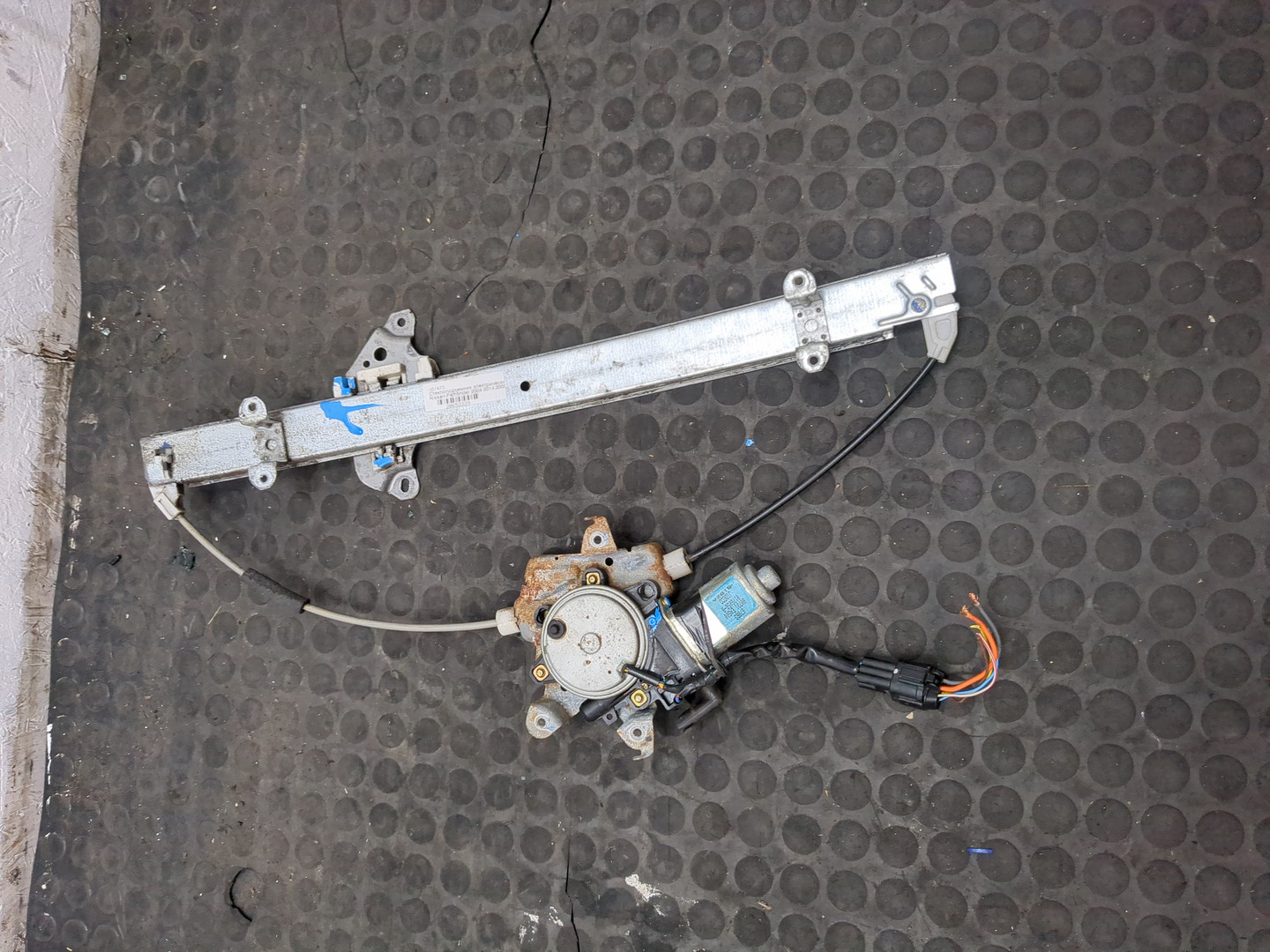 Стеклоподъемник электр. передний левый