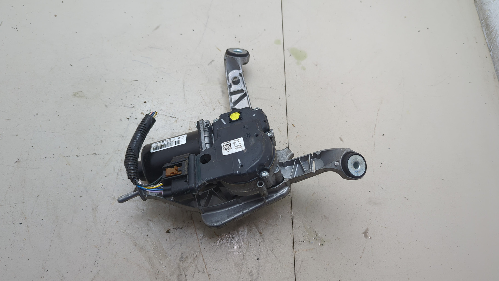 Моторчик стеклоочистителя передний