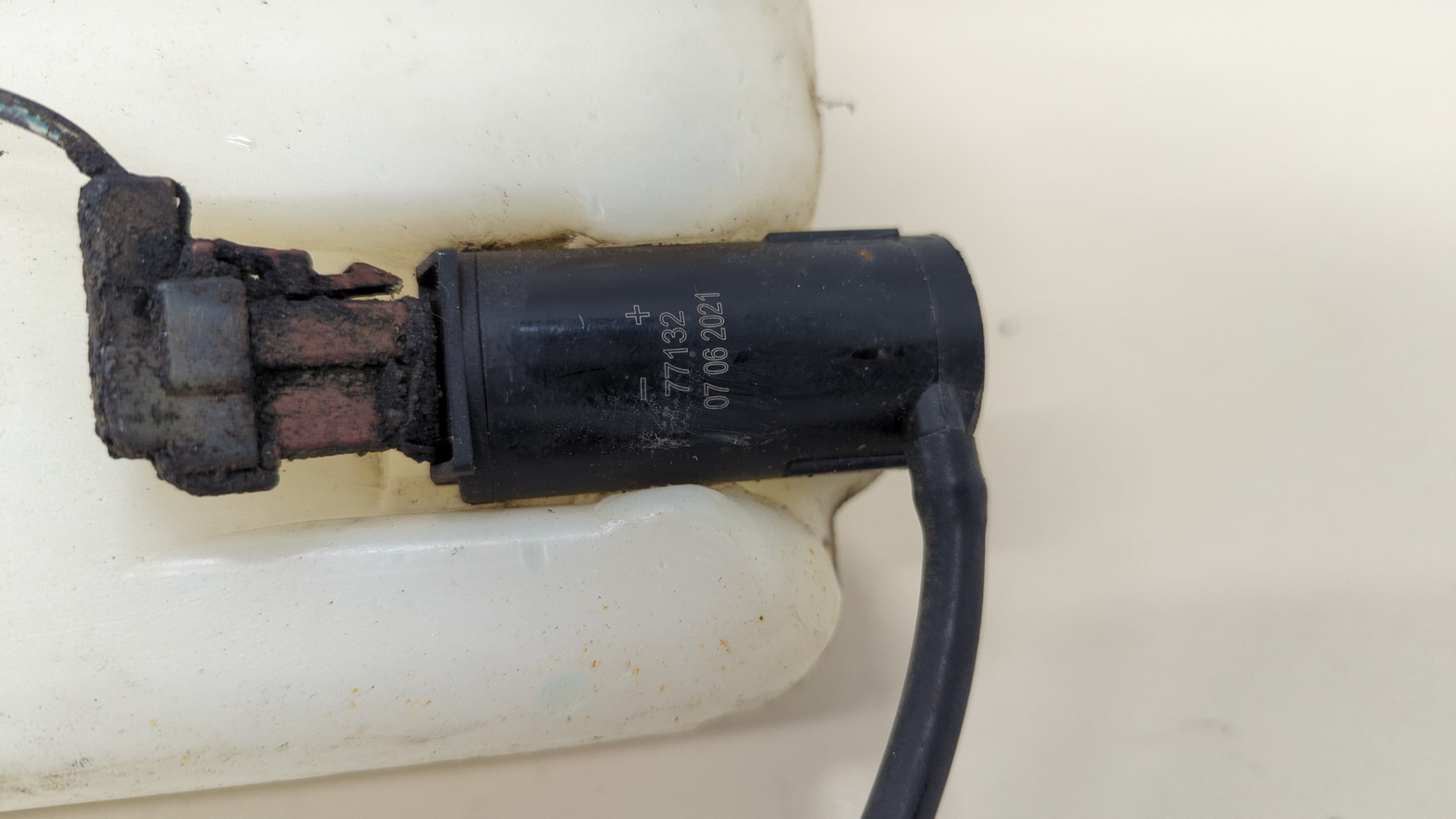 Бачок омывателя лобового стекла