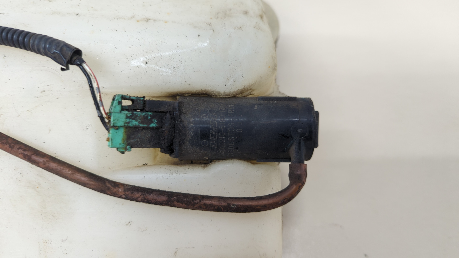 Бачок омывателя лобового стекла