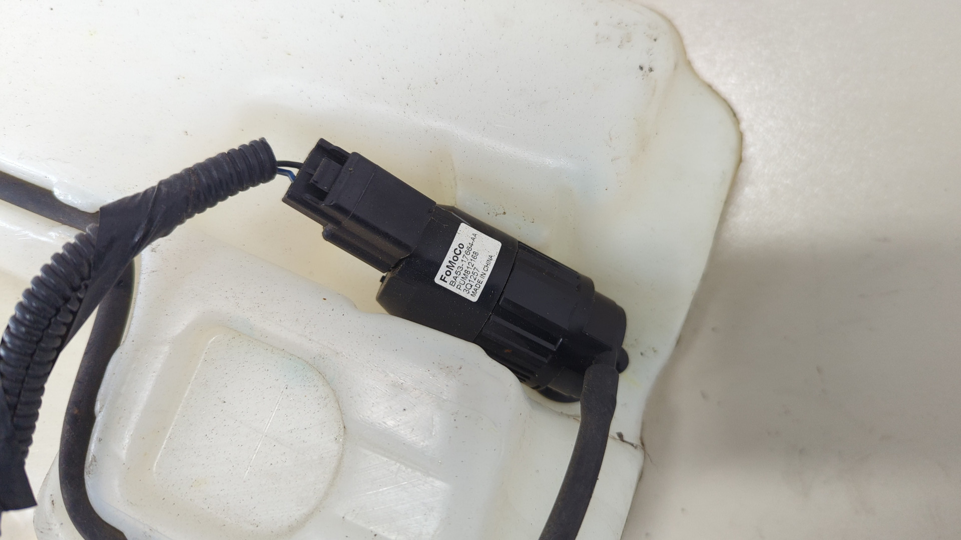 Бачок омывателя лобового стекла