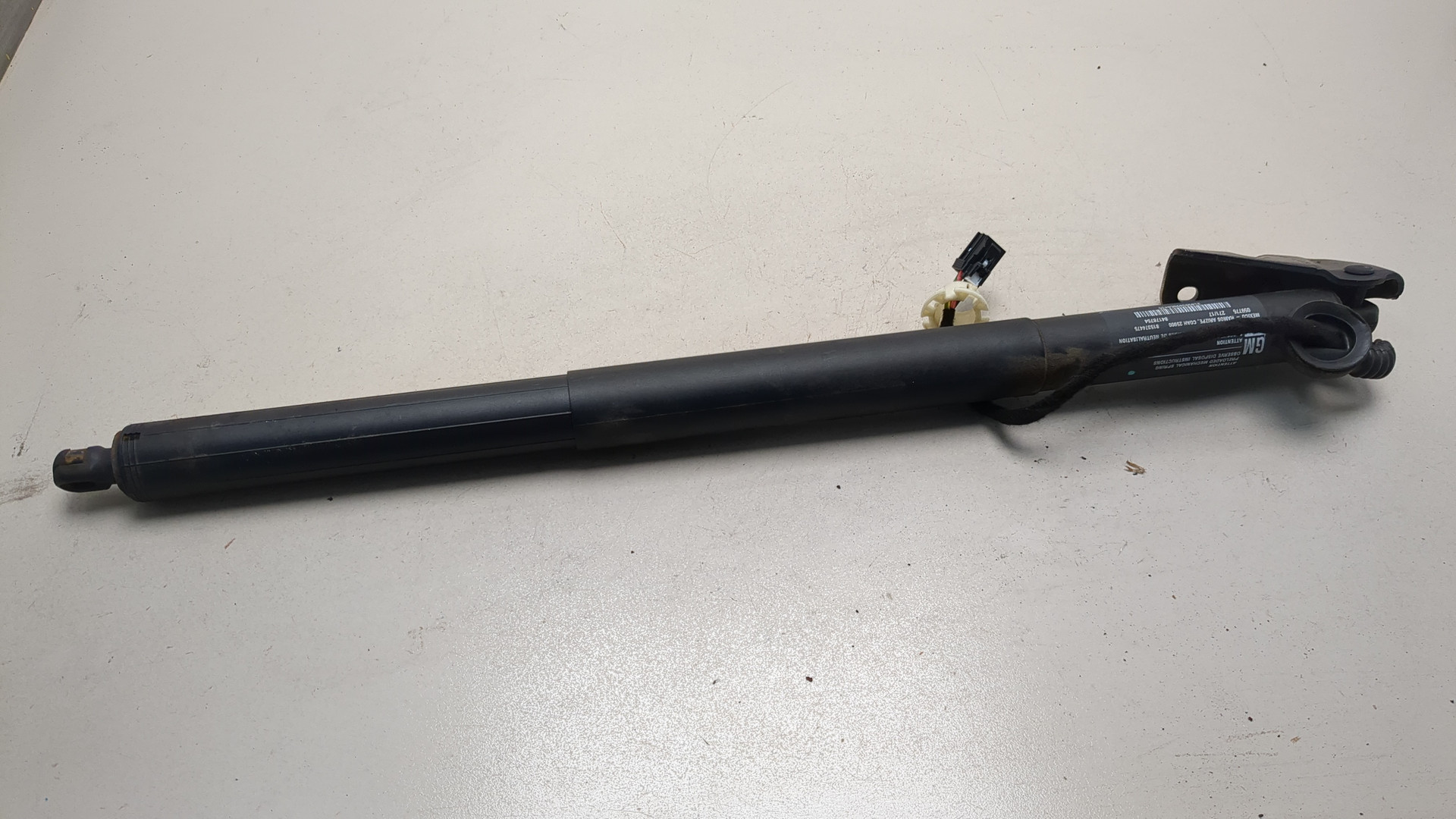 Амортизатор крышки багажника