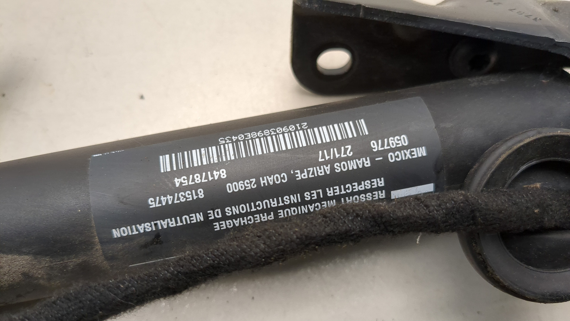 Амортизатор крышки багажника