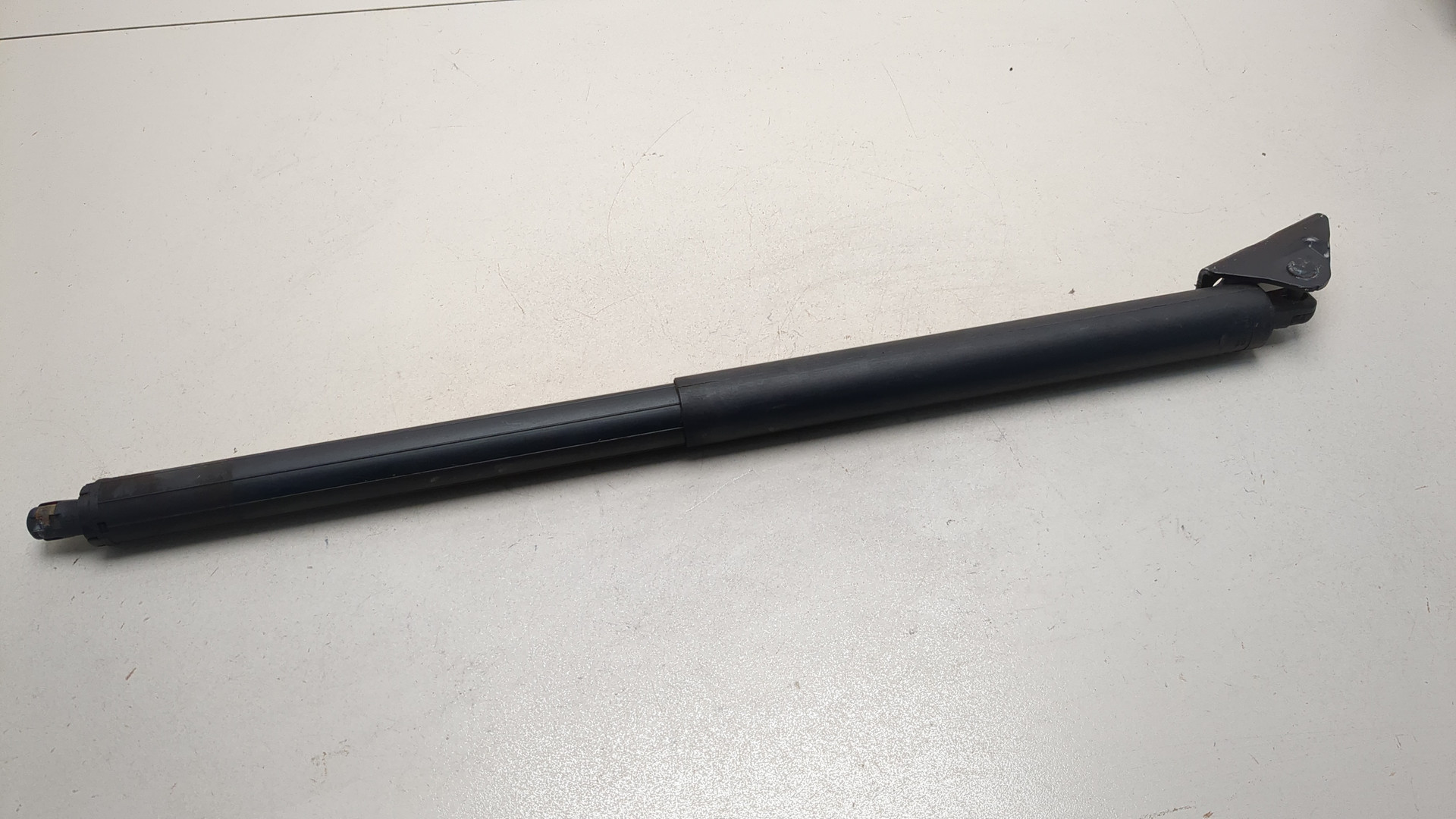 Амортизатор крышки багажника