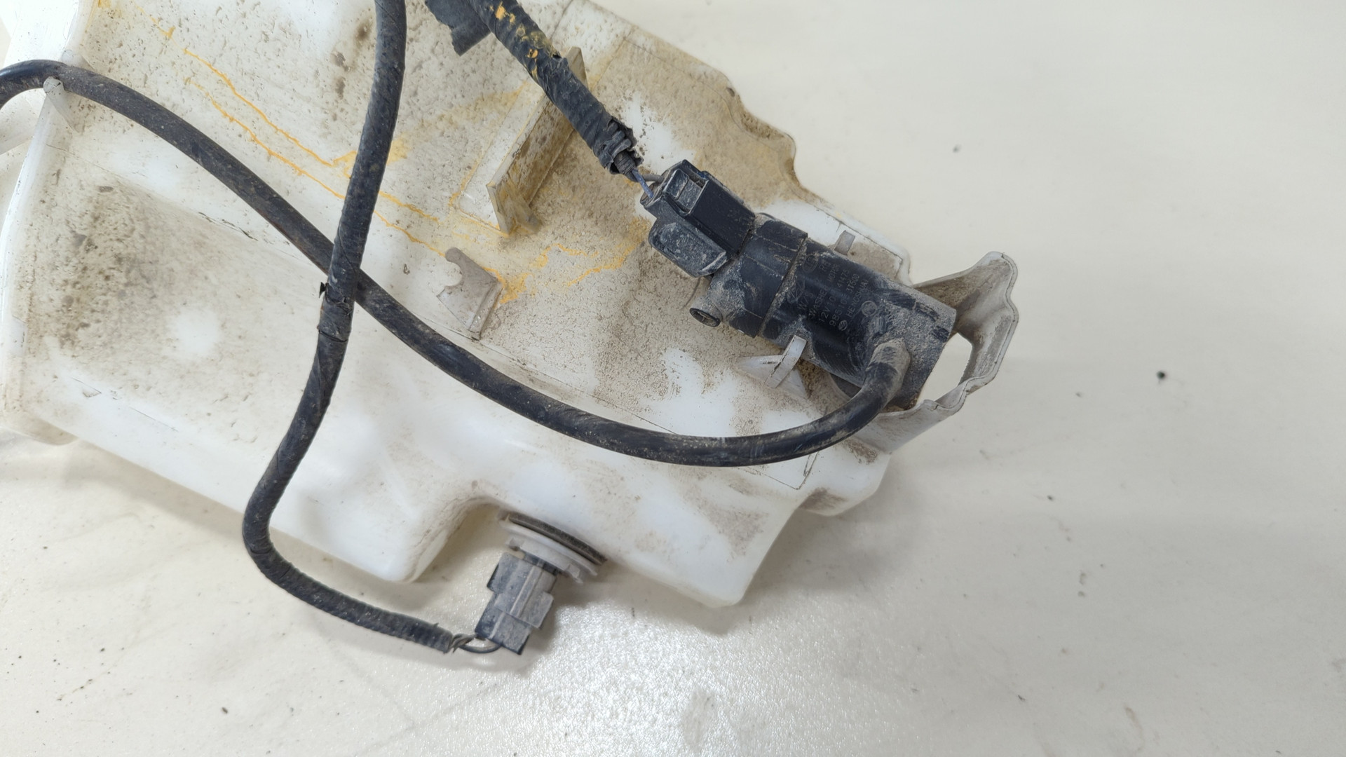 Бачок омывателя лобового стекла