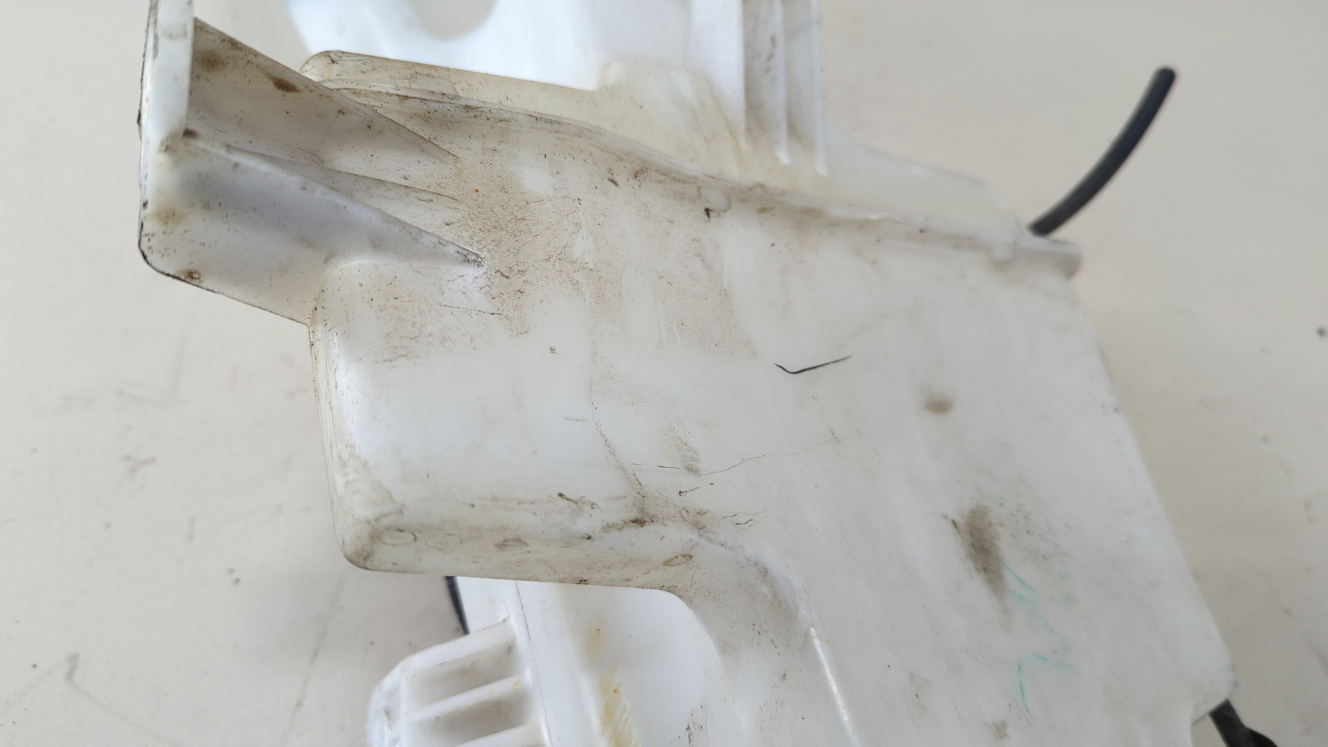 Бачок омывателя лобового стекла