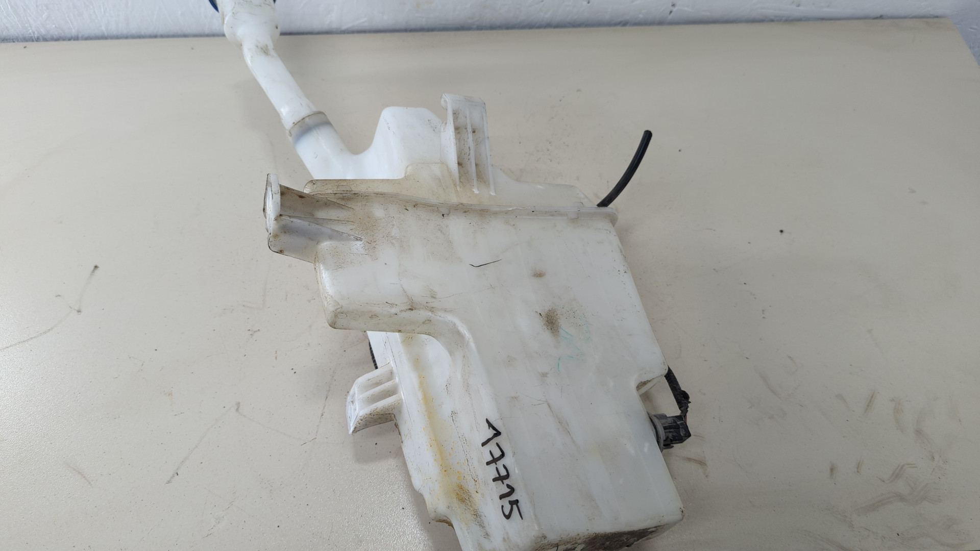 Бачок омывателя лобового стекла