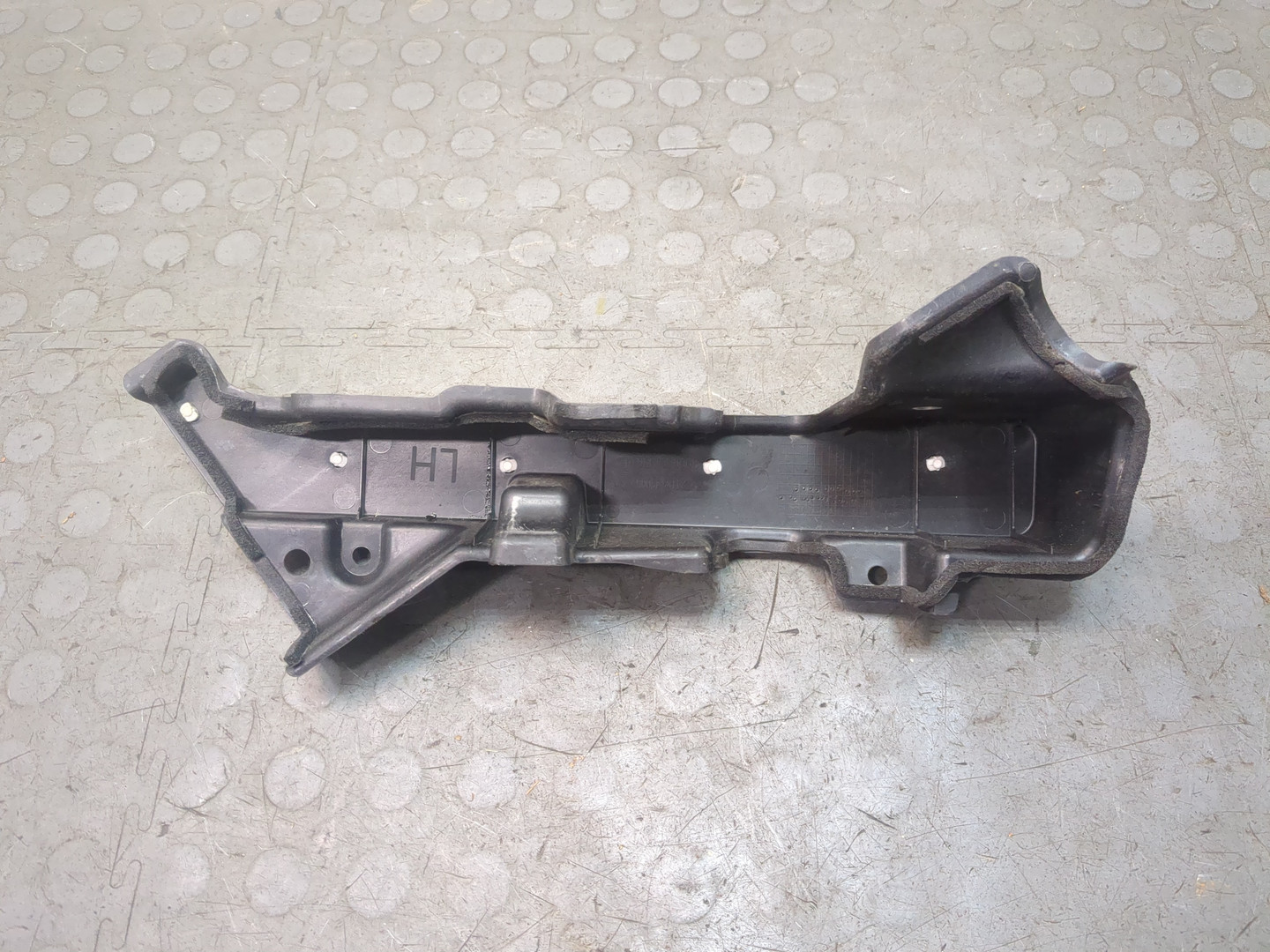 Накладка переднего крыла левого