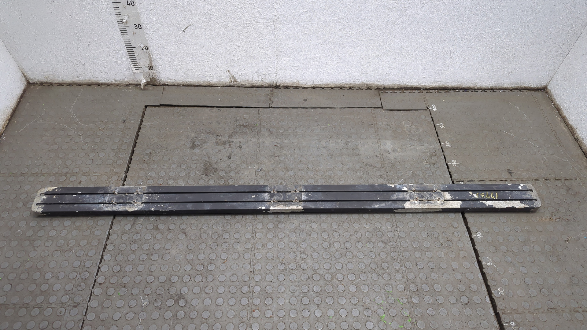 Подножка правая