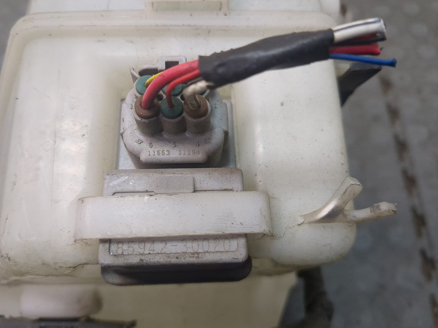 Бачок омывателя лобового стекла