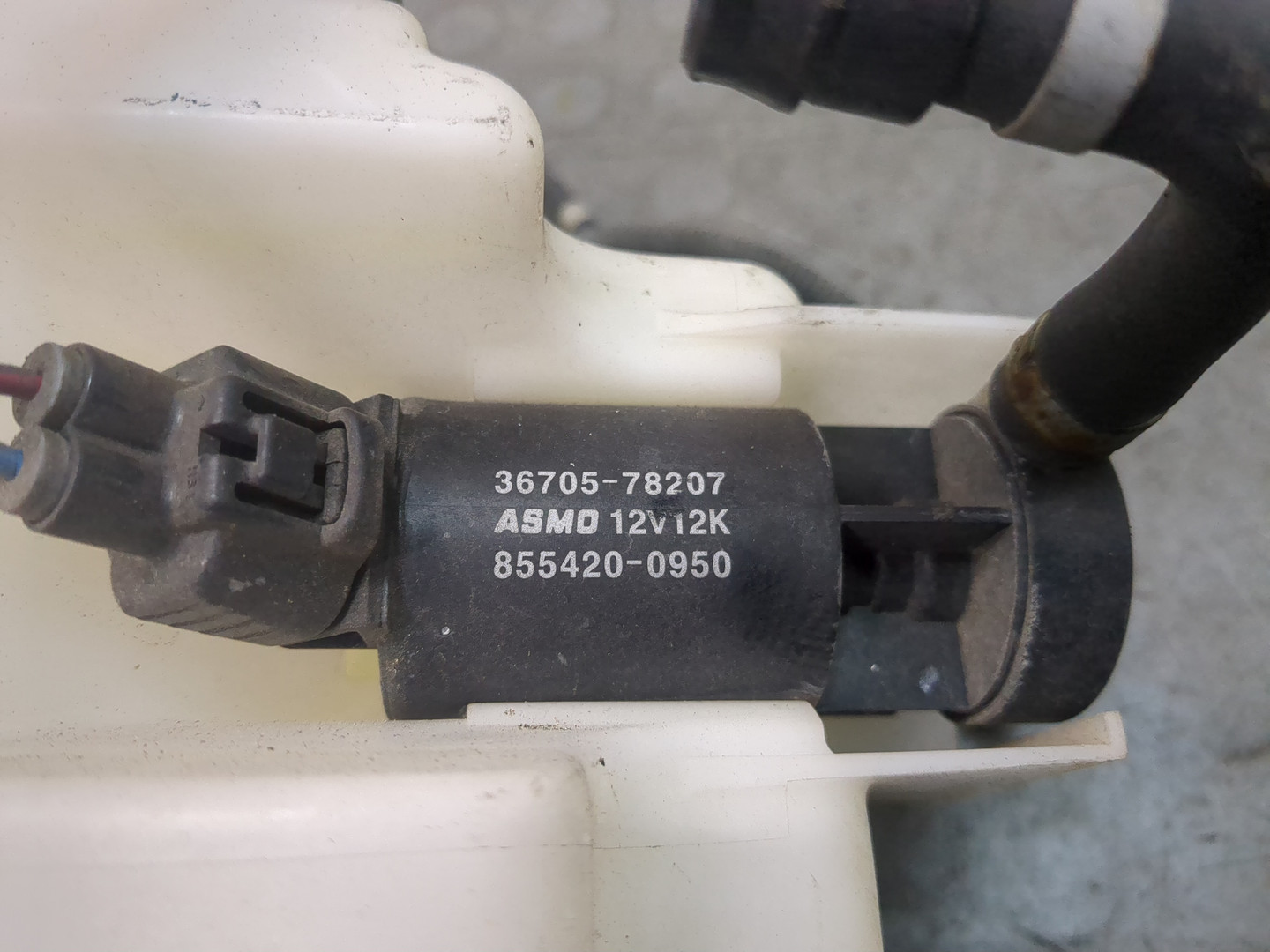 Бачок омывателя лобового стекла