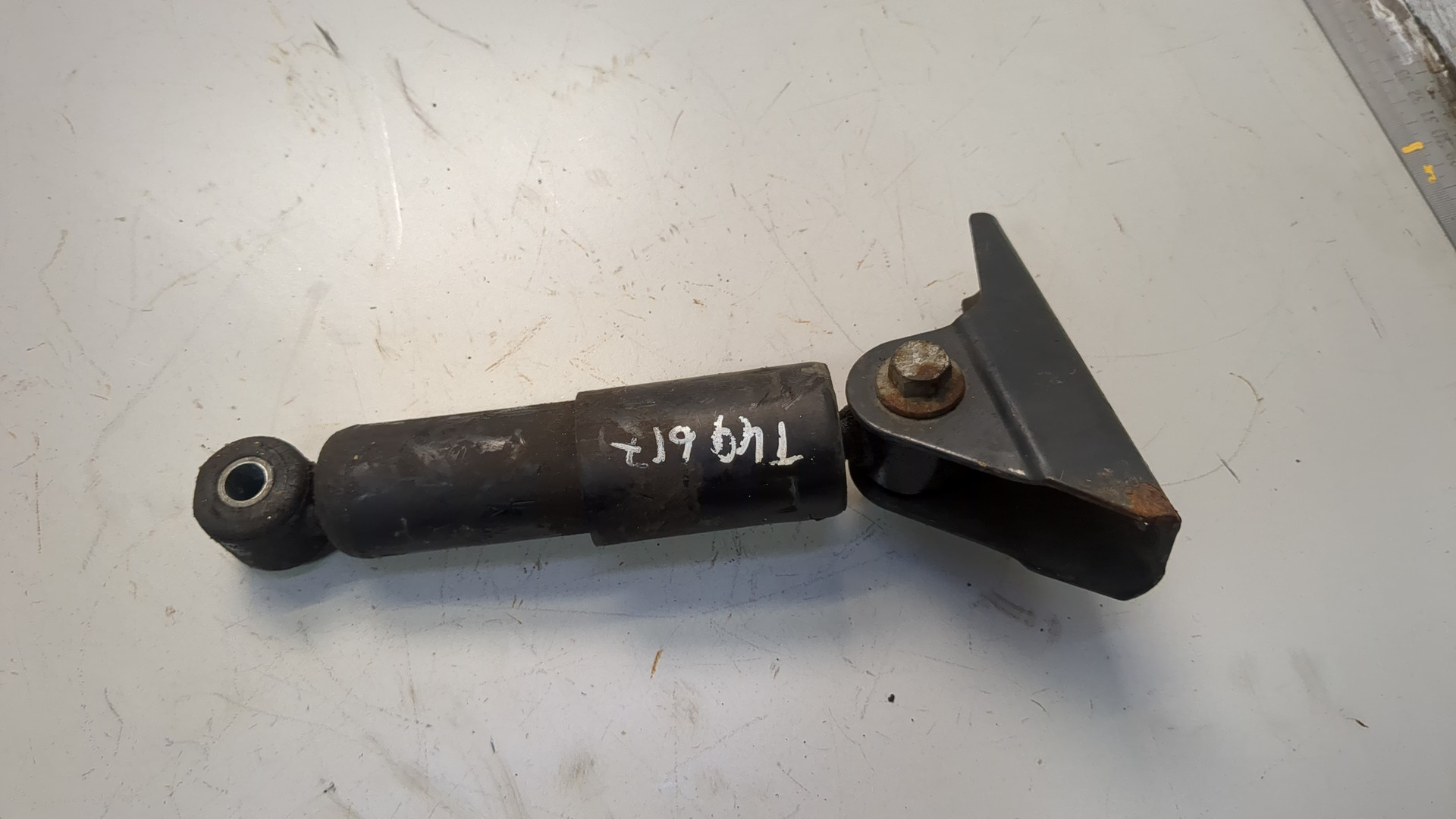 Амортизатор кабины