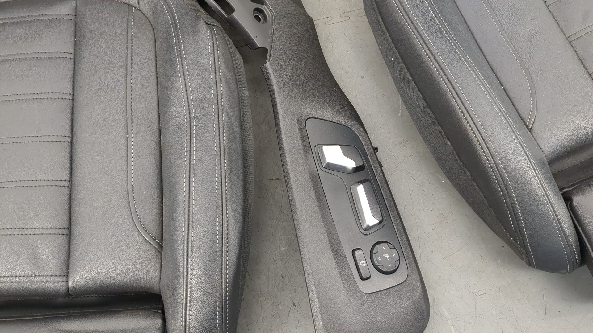 Сиденье переднее левое