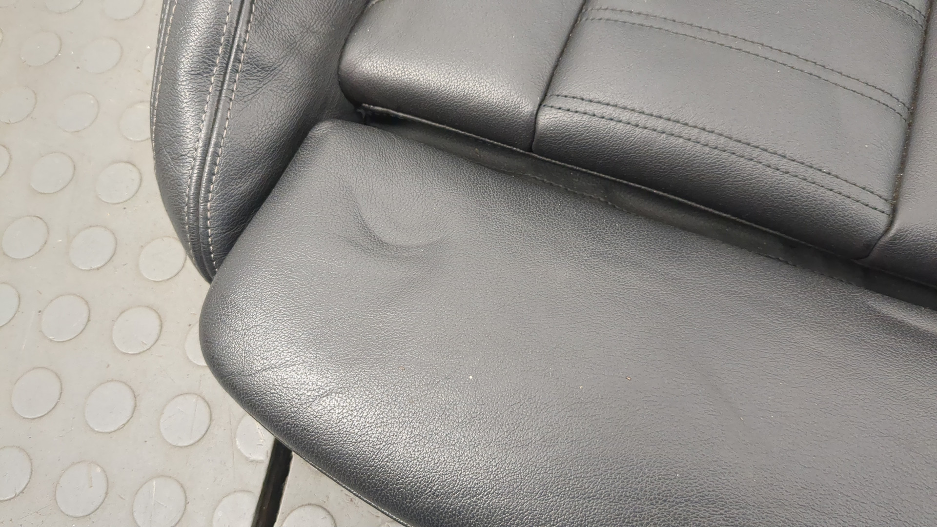 Сиденье переднее левое