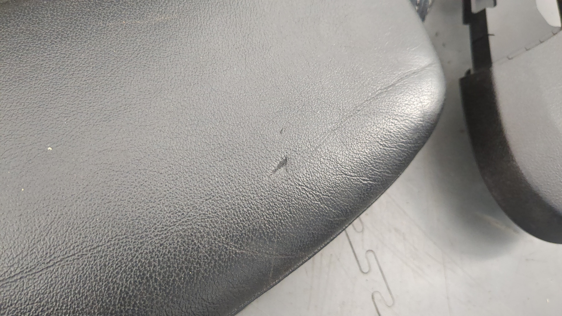 Сиденье переднее левое