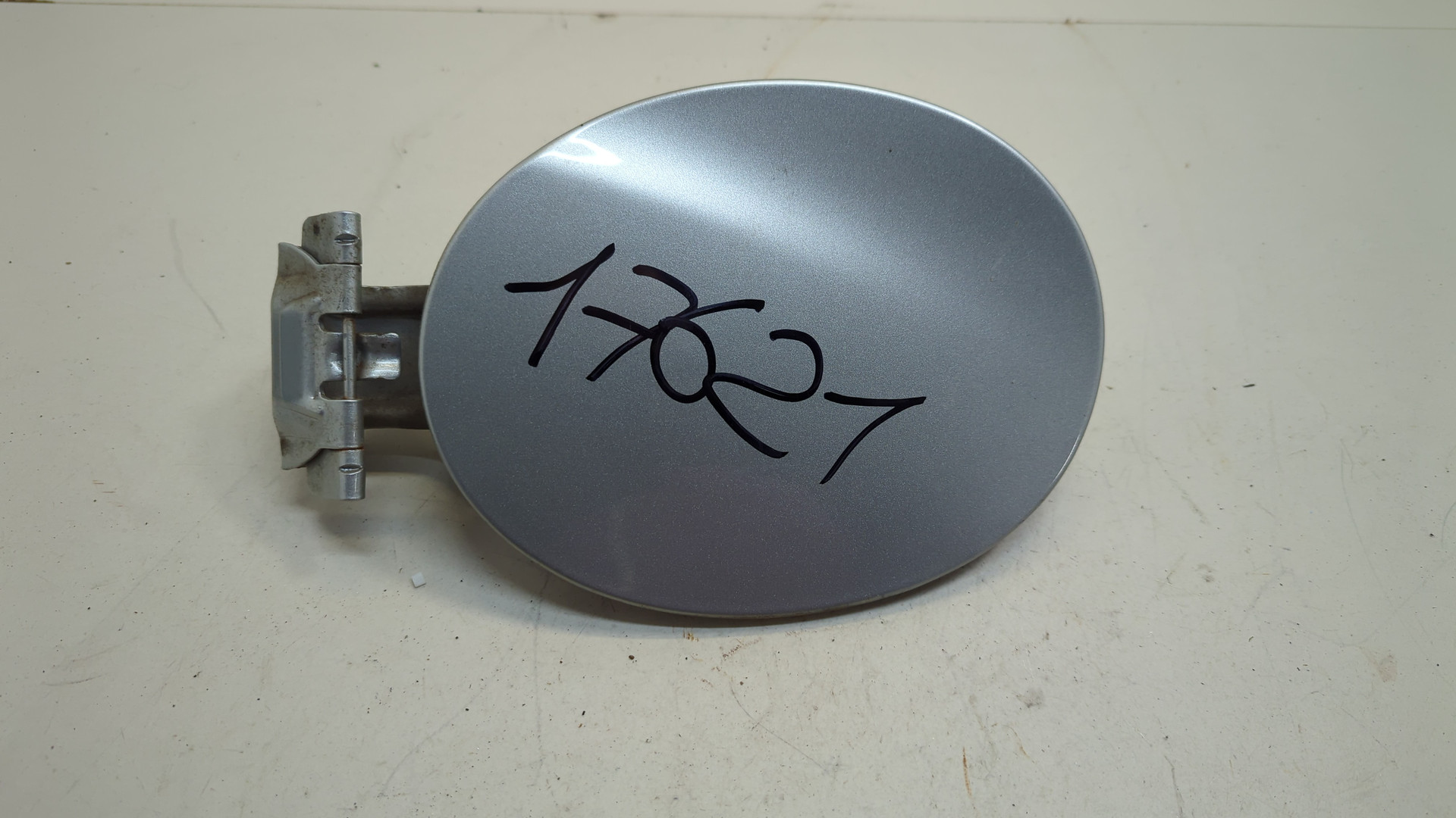 Лючок бензобака