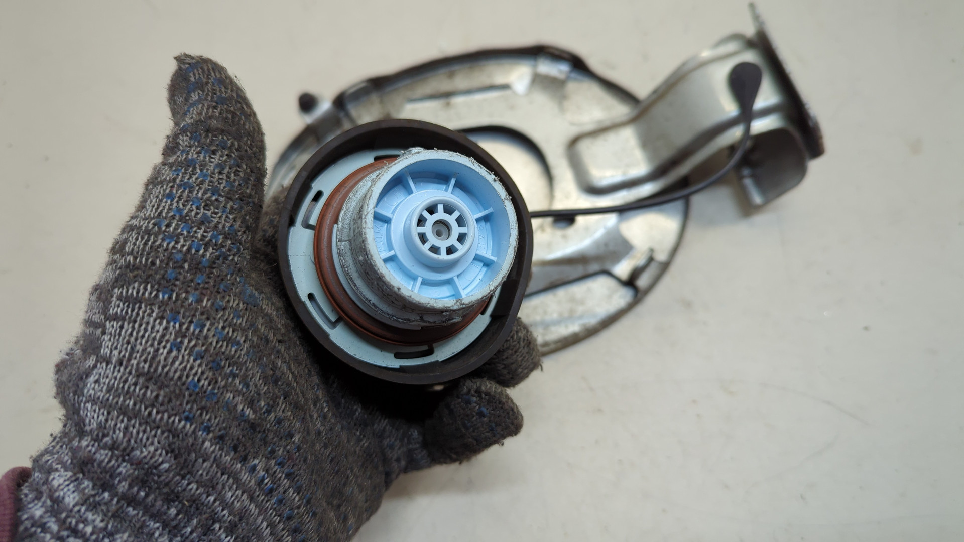 Лючок бензобака