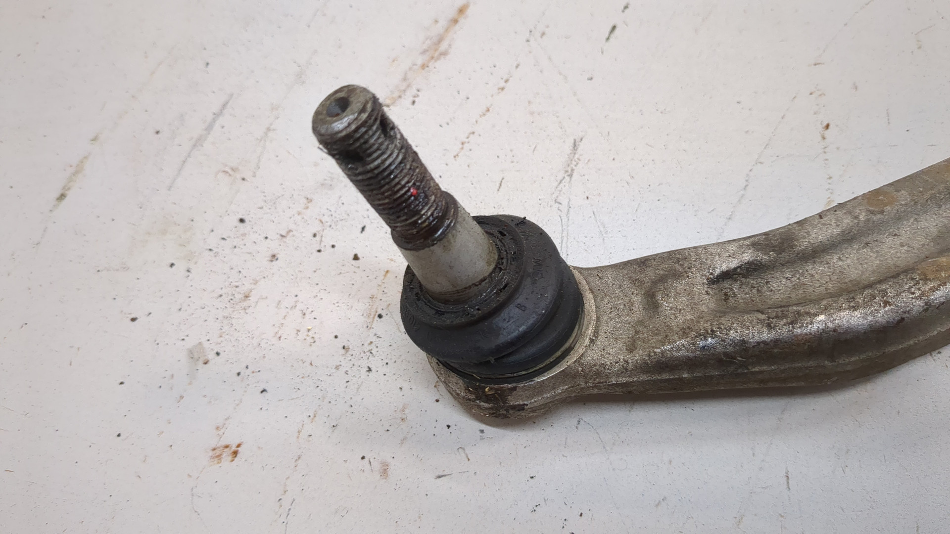 Рычаг передний правый