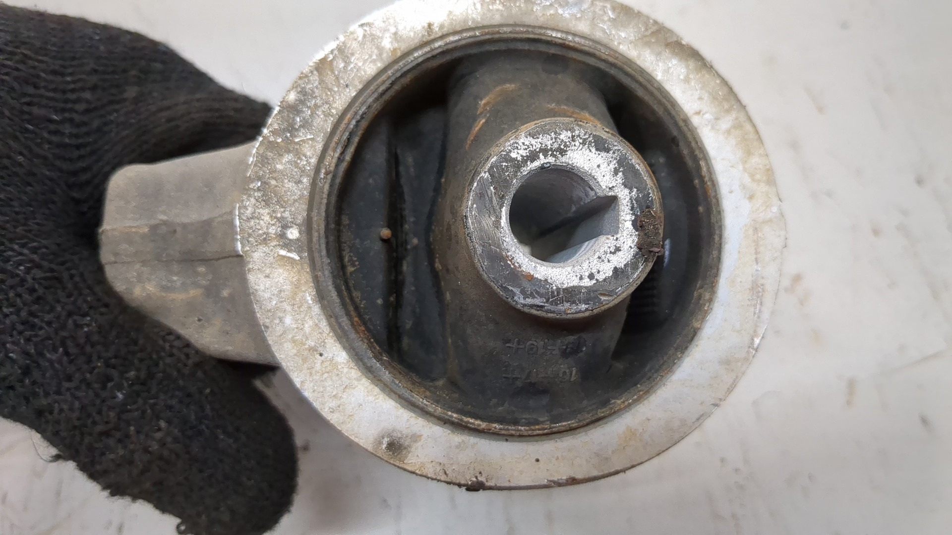 Рычаг передний правый