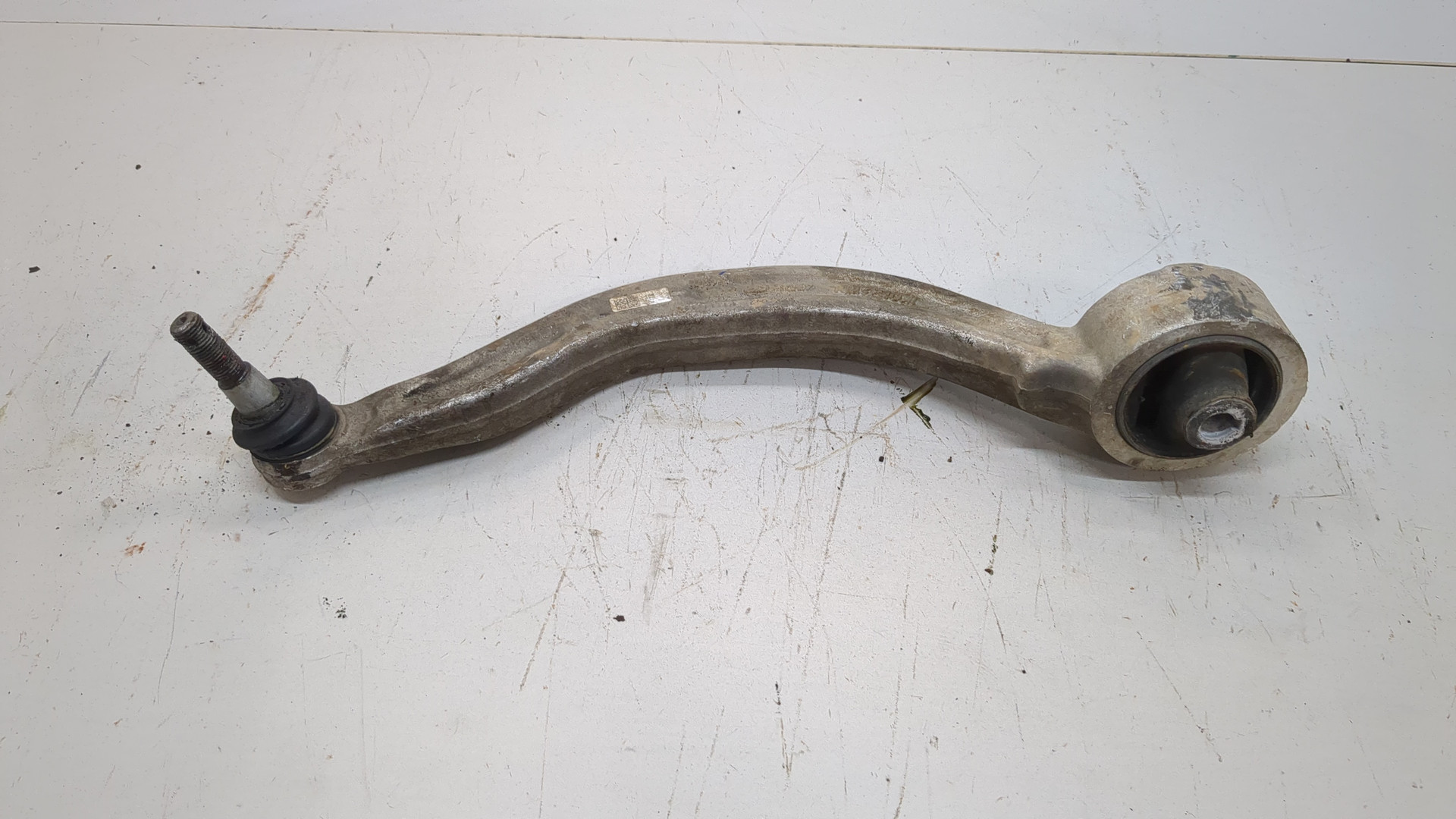 Рычаг передний правый