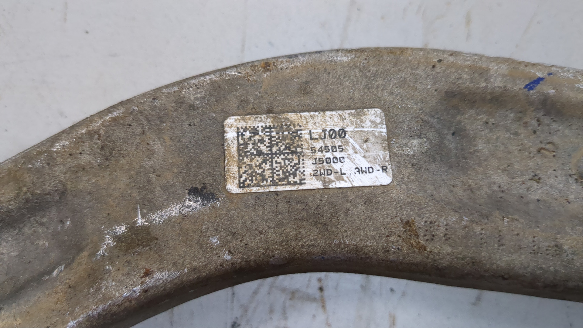 Рычаг передний правый