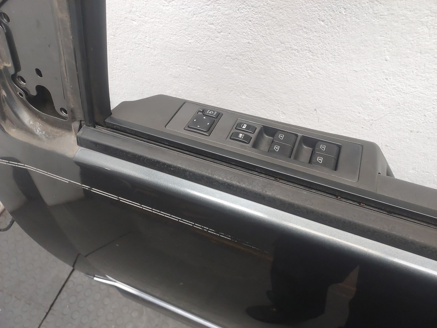 Дверь передняя левая