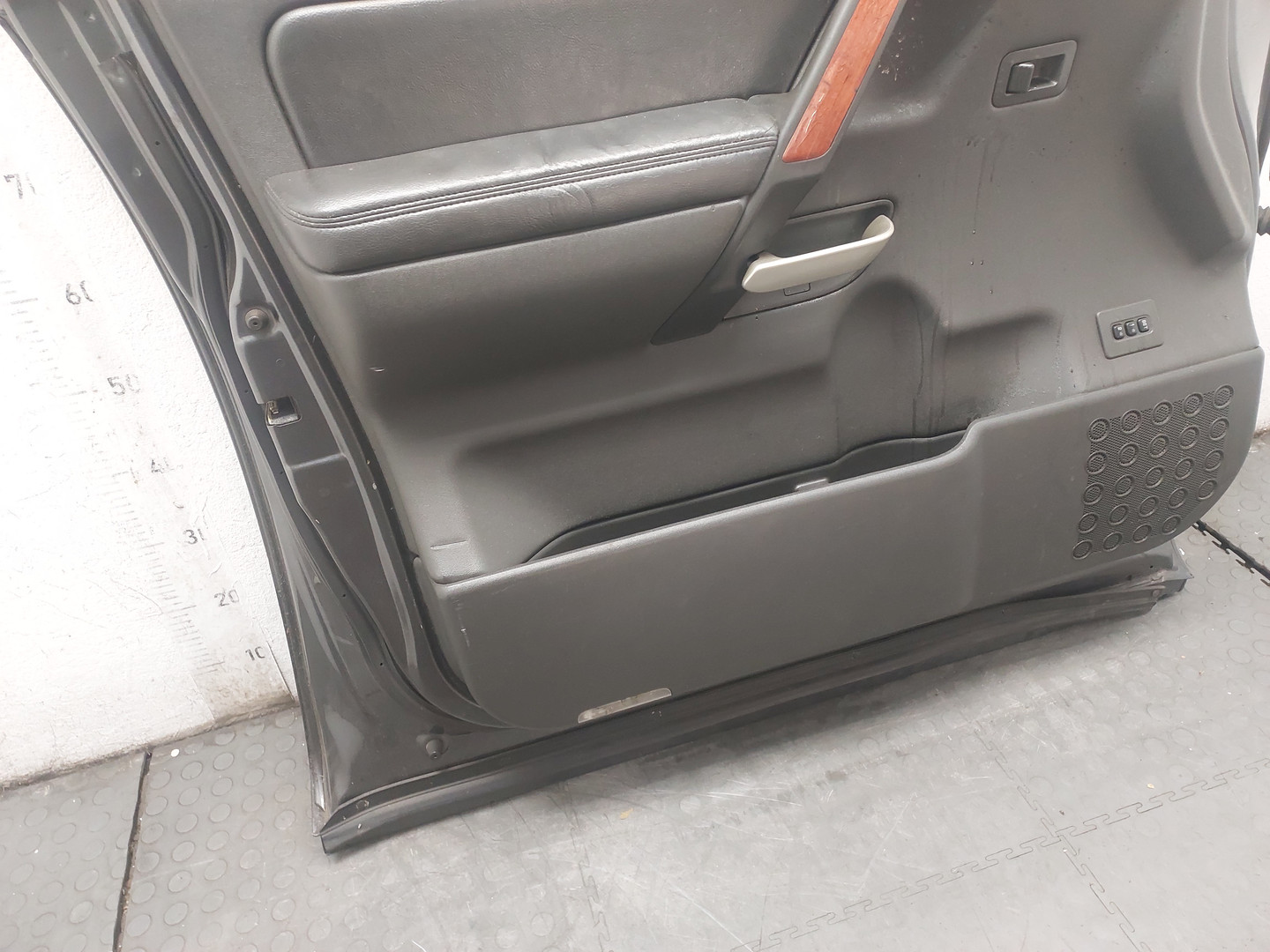 Дверь передняя левая