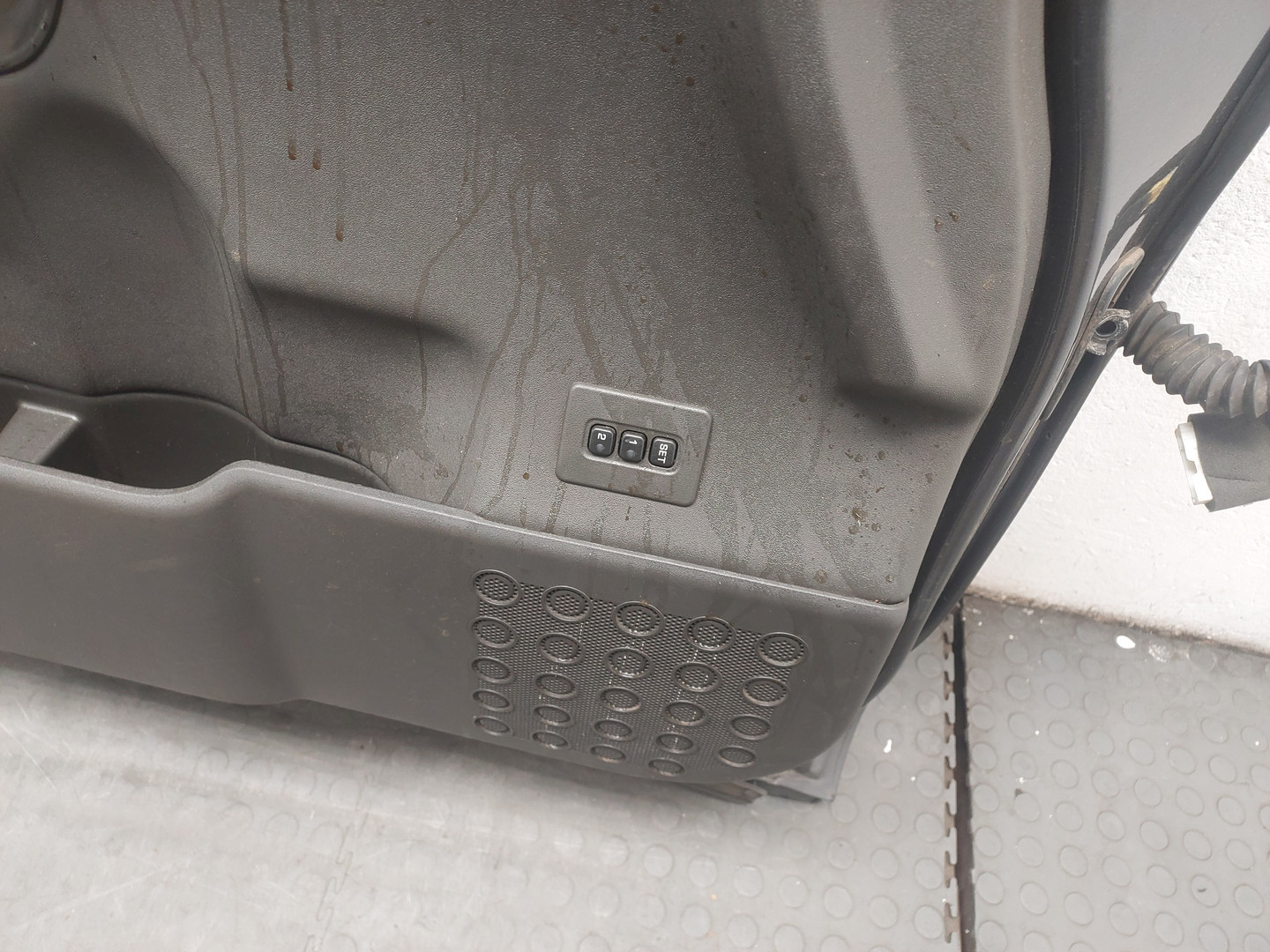 Дверь передняя левая