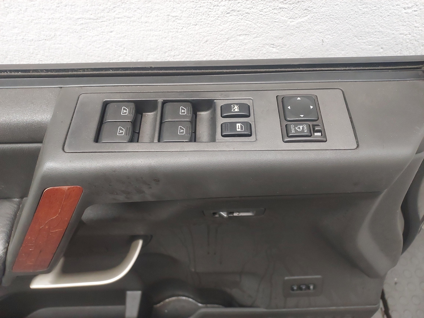 Дверь передняя левая