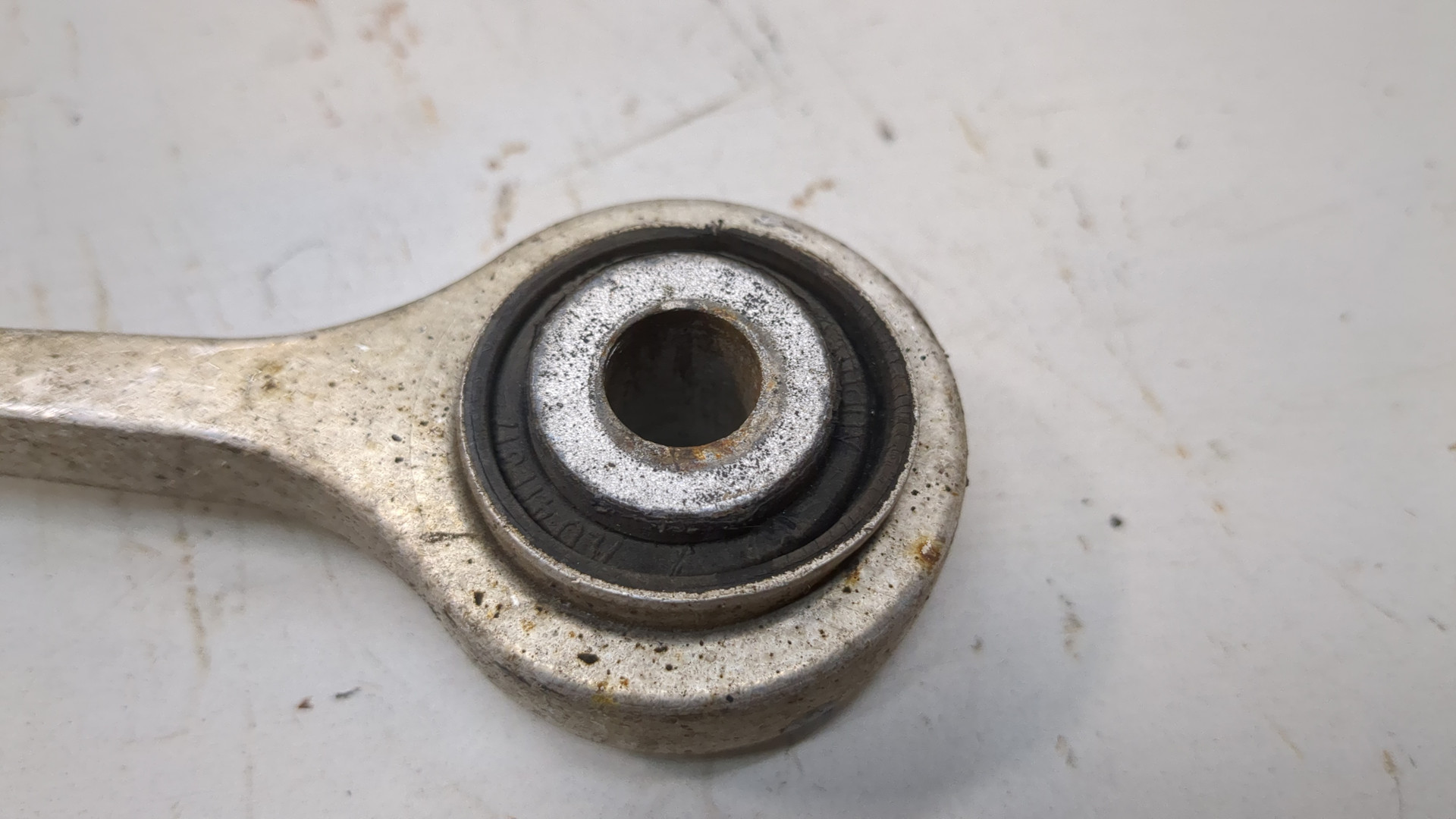 Рычаг передний