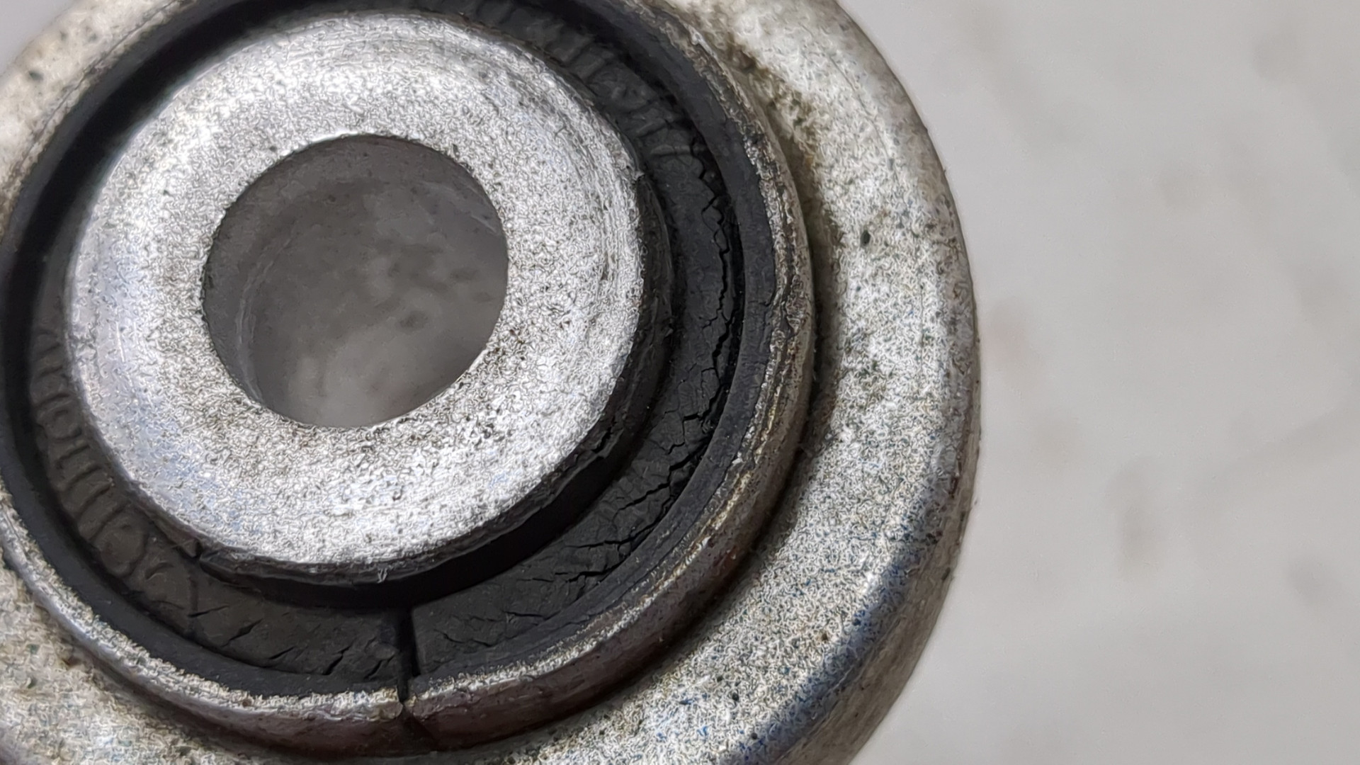 Рычаг передний