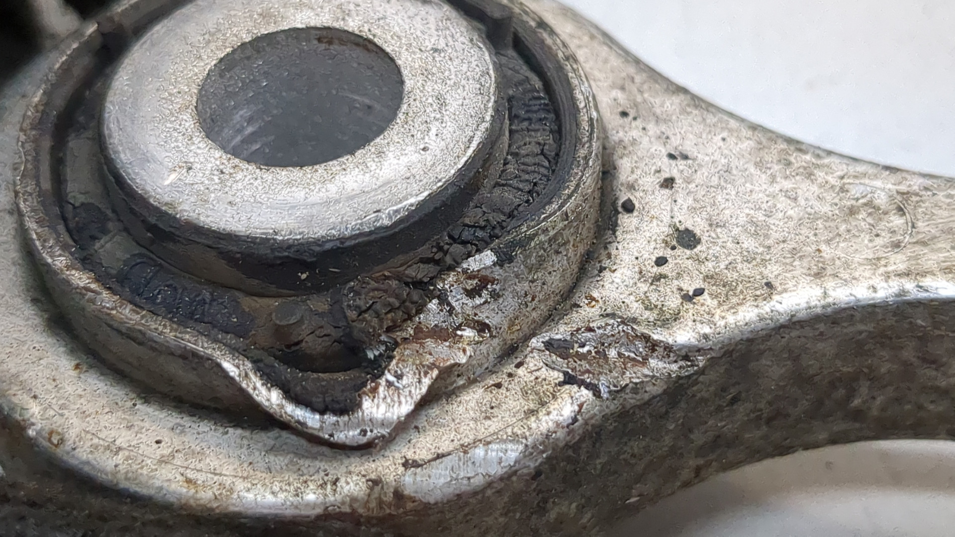 Рычаг передний