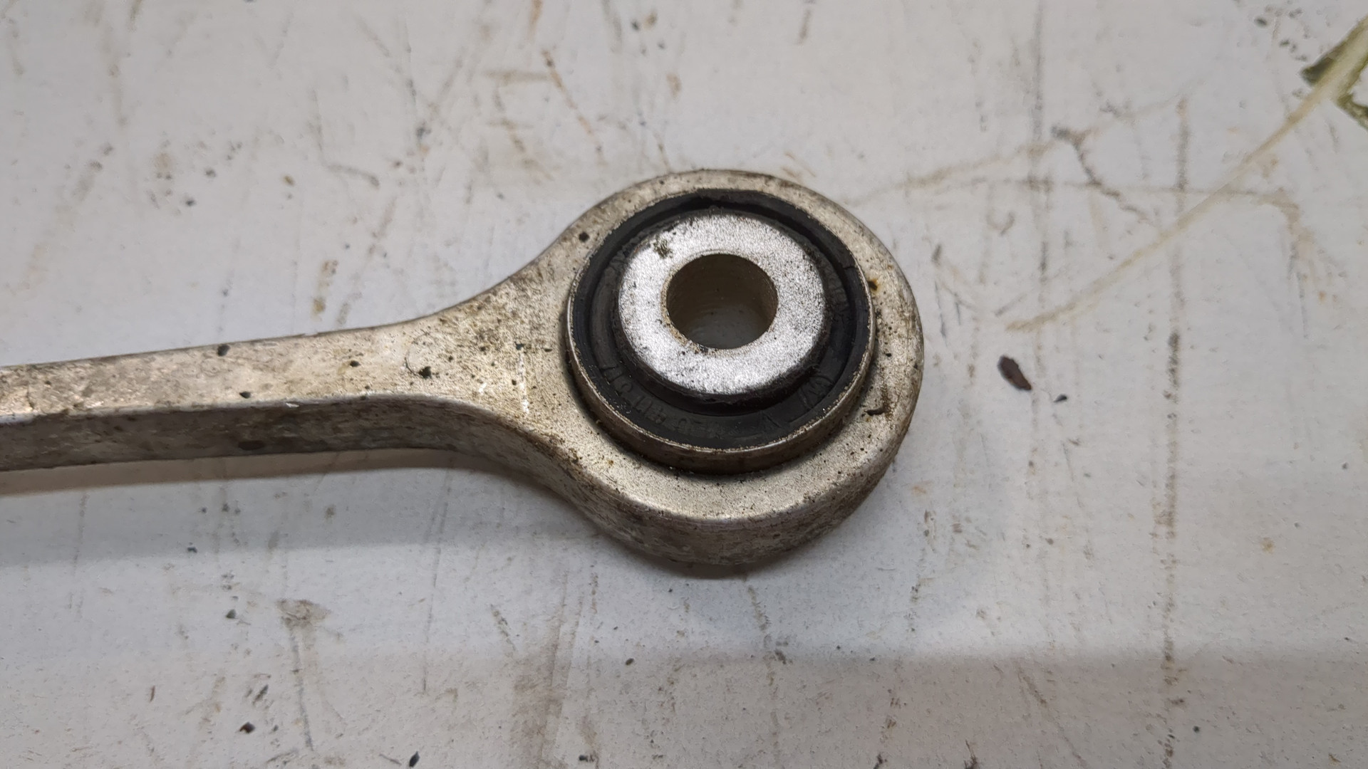 Рычаг передний