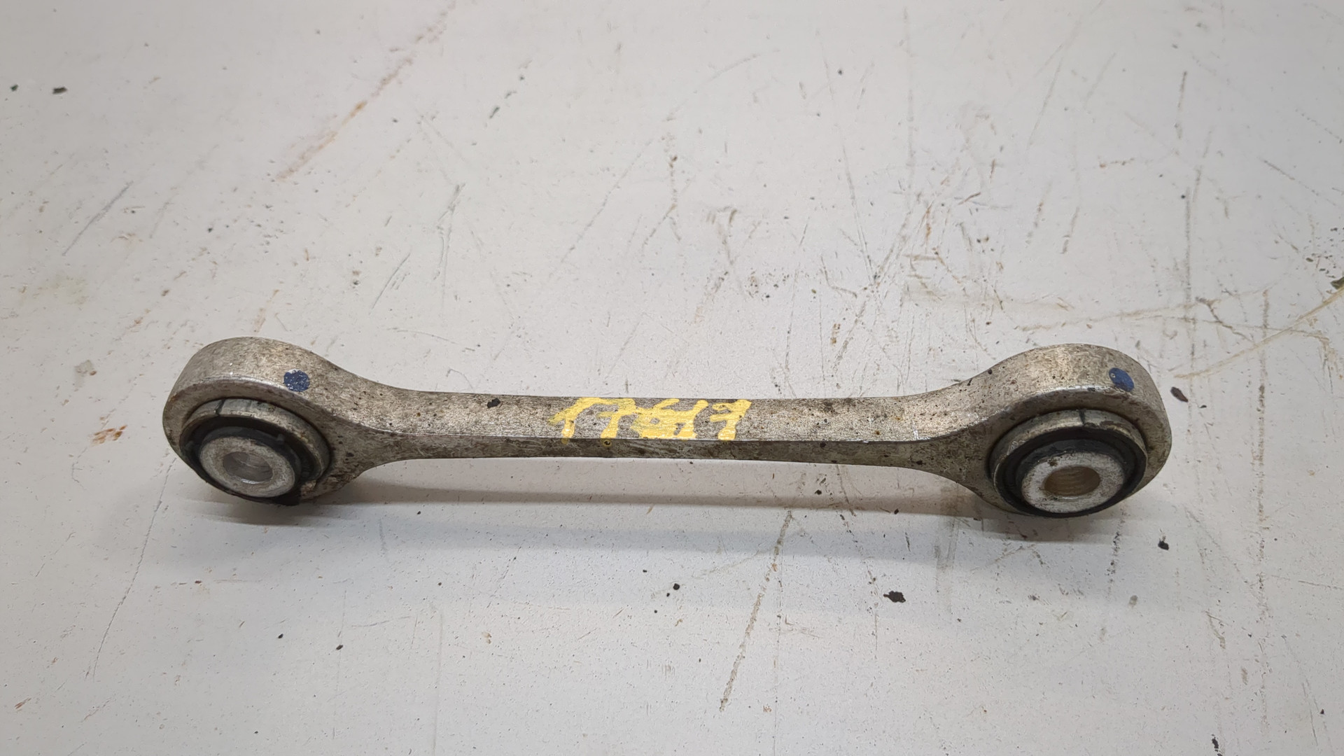 Рычаг передний