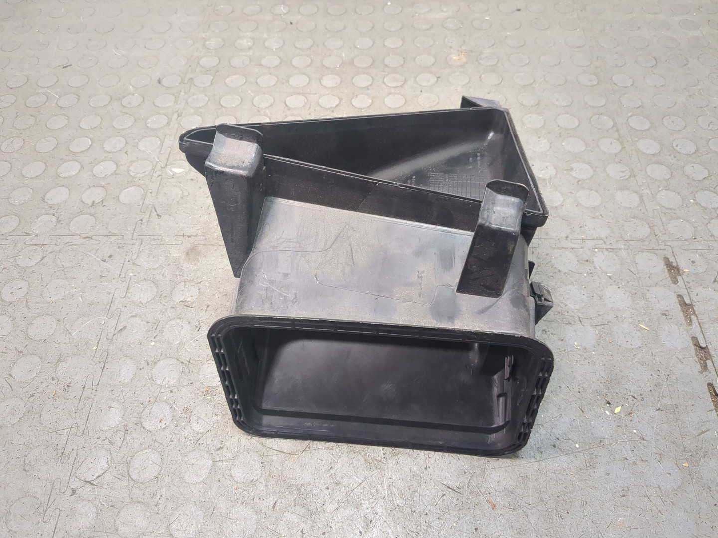 Корпус салонного фильтра